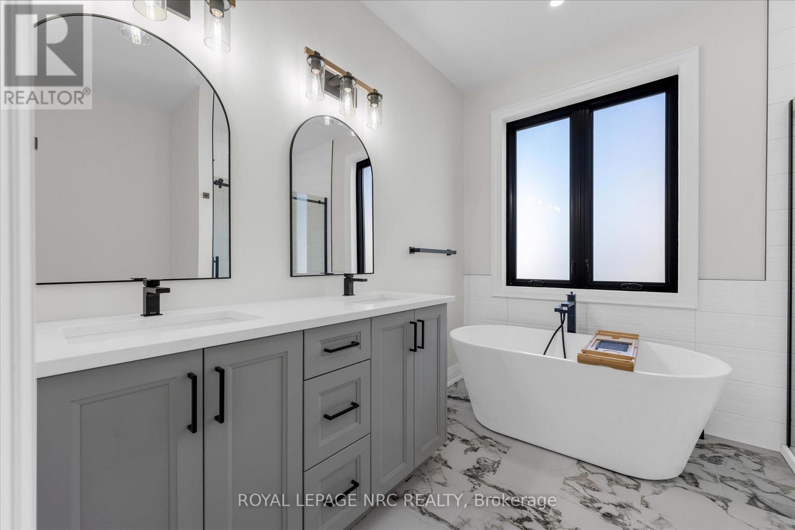 












207 FORKS ROAD

,
Welland (Dain City),




Ontario
L3B6C5

