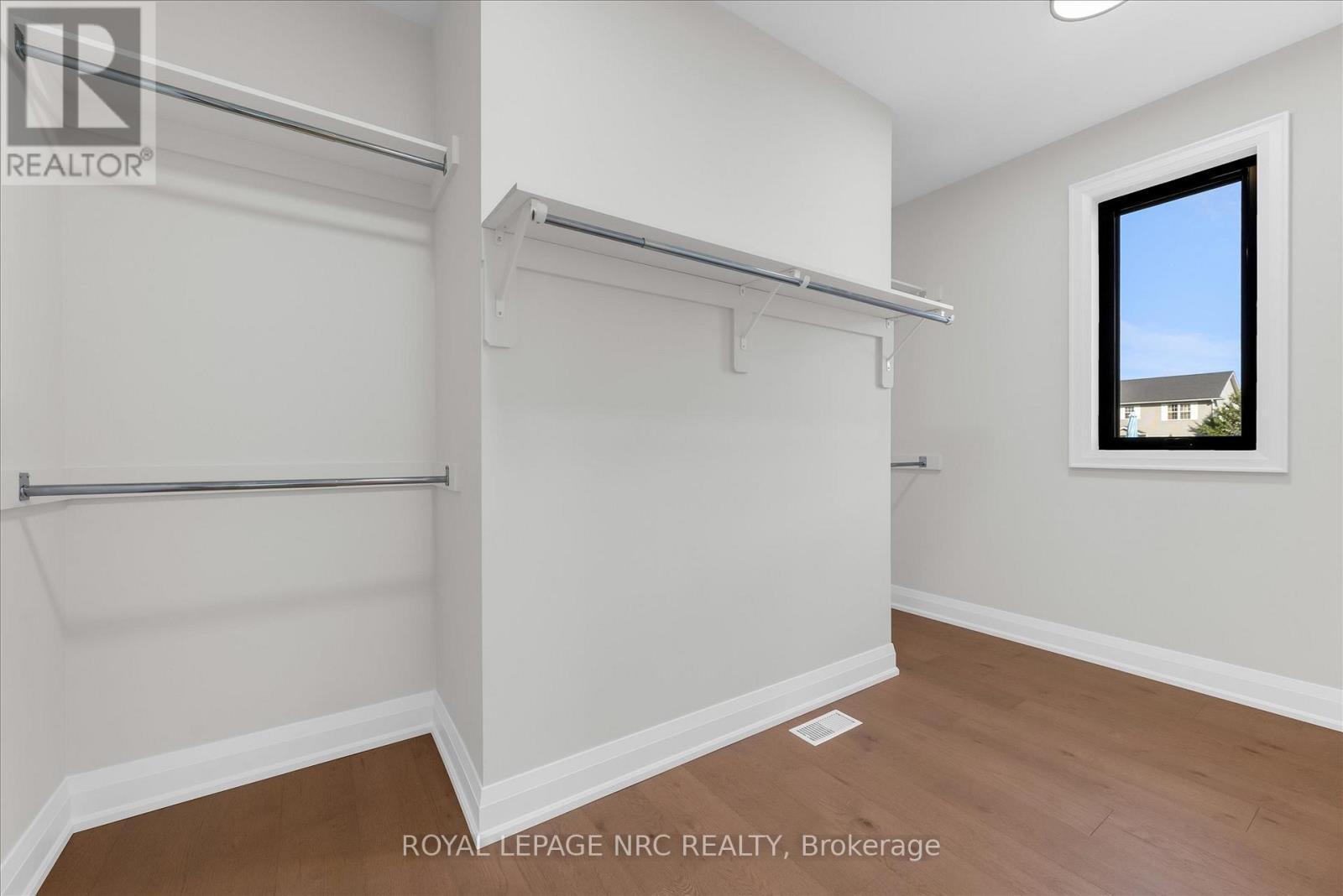 












207 FORKS ROAD

,
Welland (Dain City),




Ontario
L3B6C5

