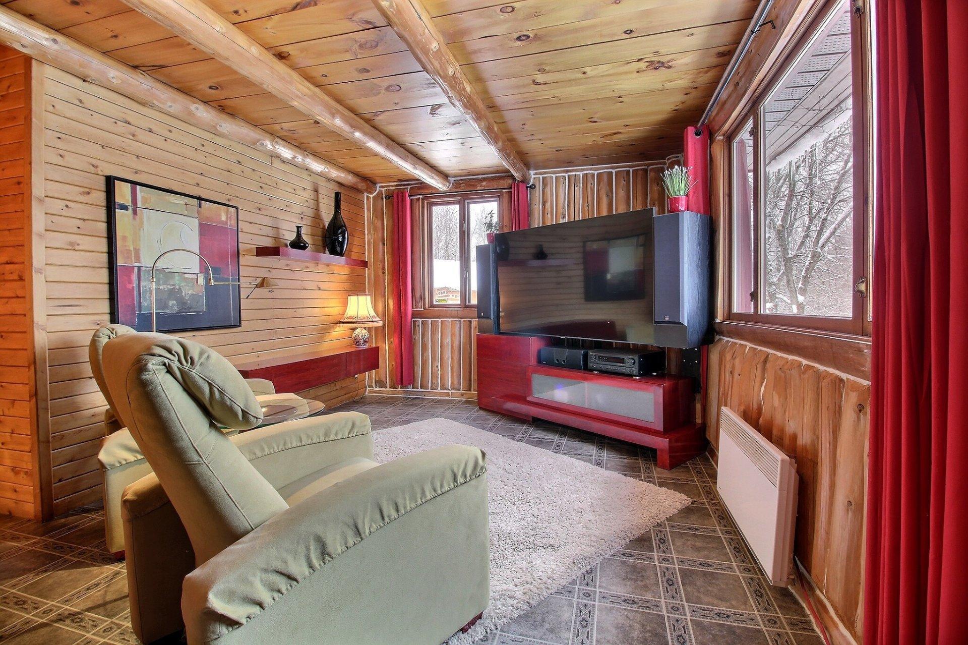 









62


Route 143

,
Melbourne,




QC
J0B2B0

