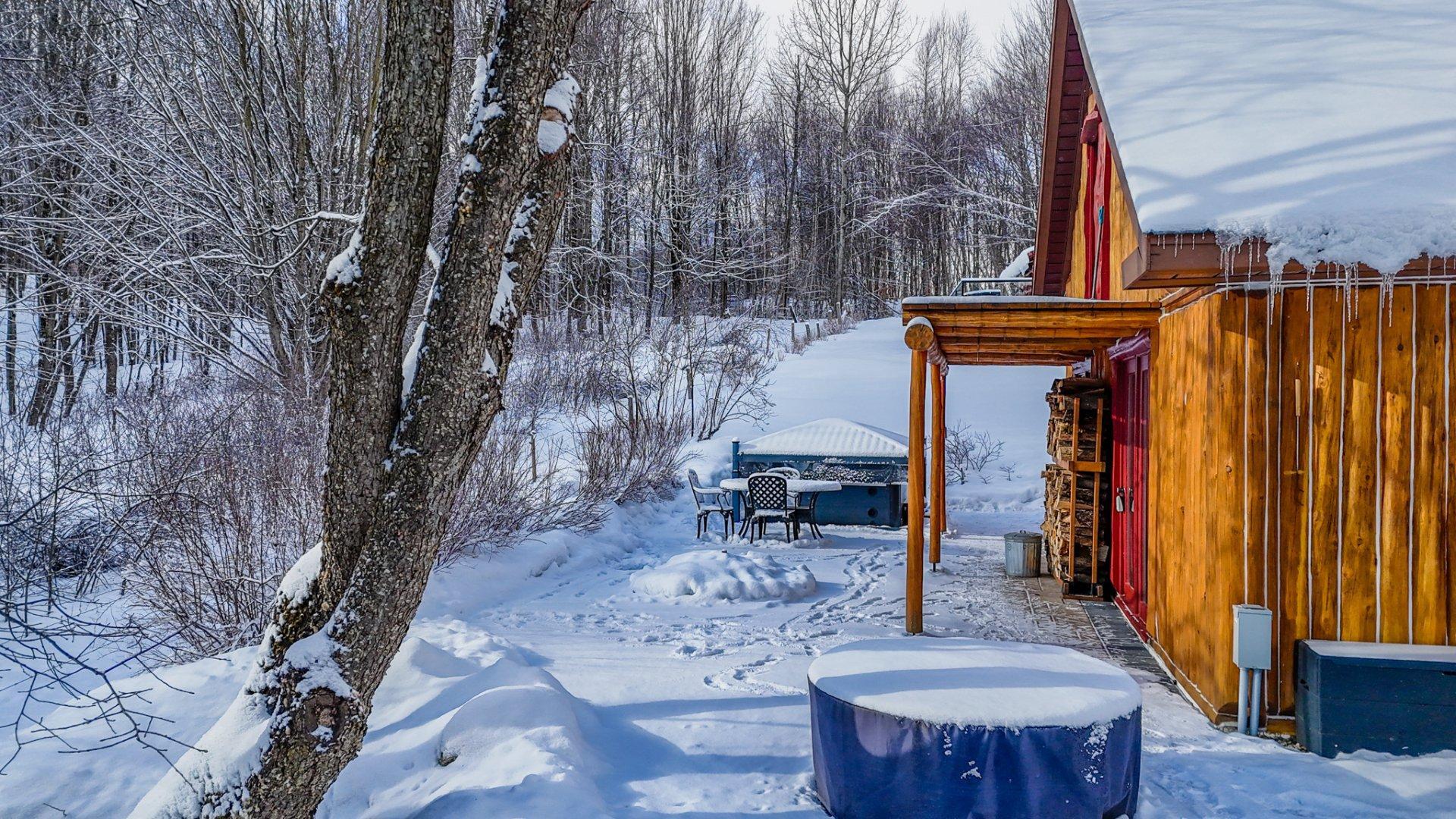 









62


Route 143

,
Melbourne,




QC
J0B2B0

