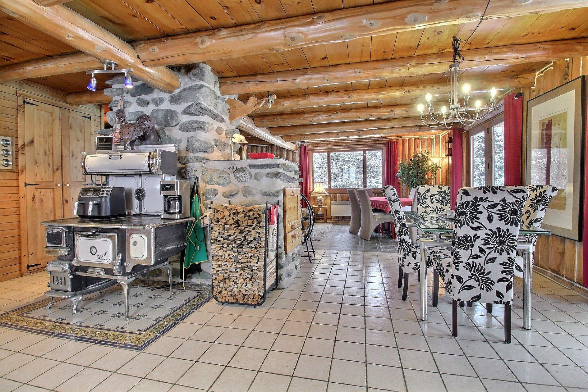 









62


Route 143

,
Melbourne,




QC
J0B2B0

