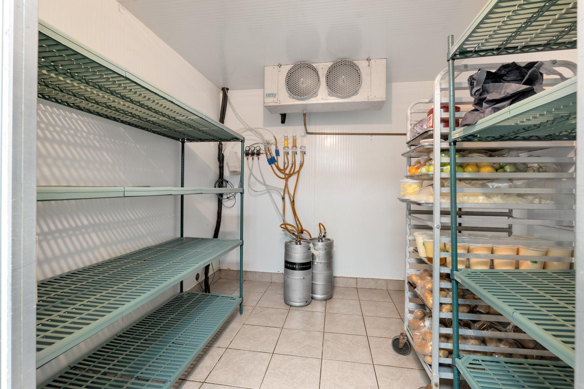 









82


Rue Wellington N.

,
Sherbrooke (Les Nations),




QC
J1H5B8

