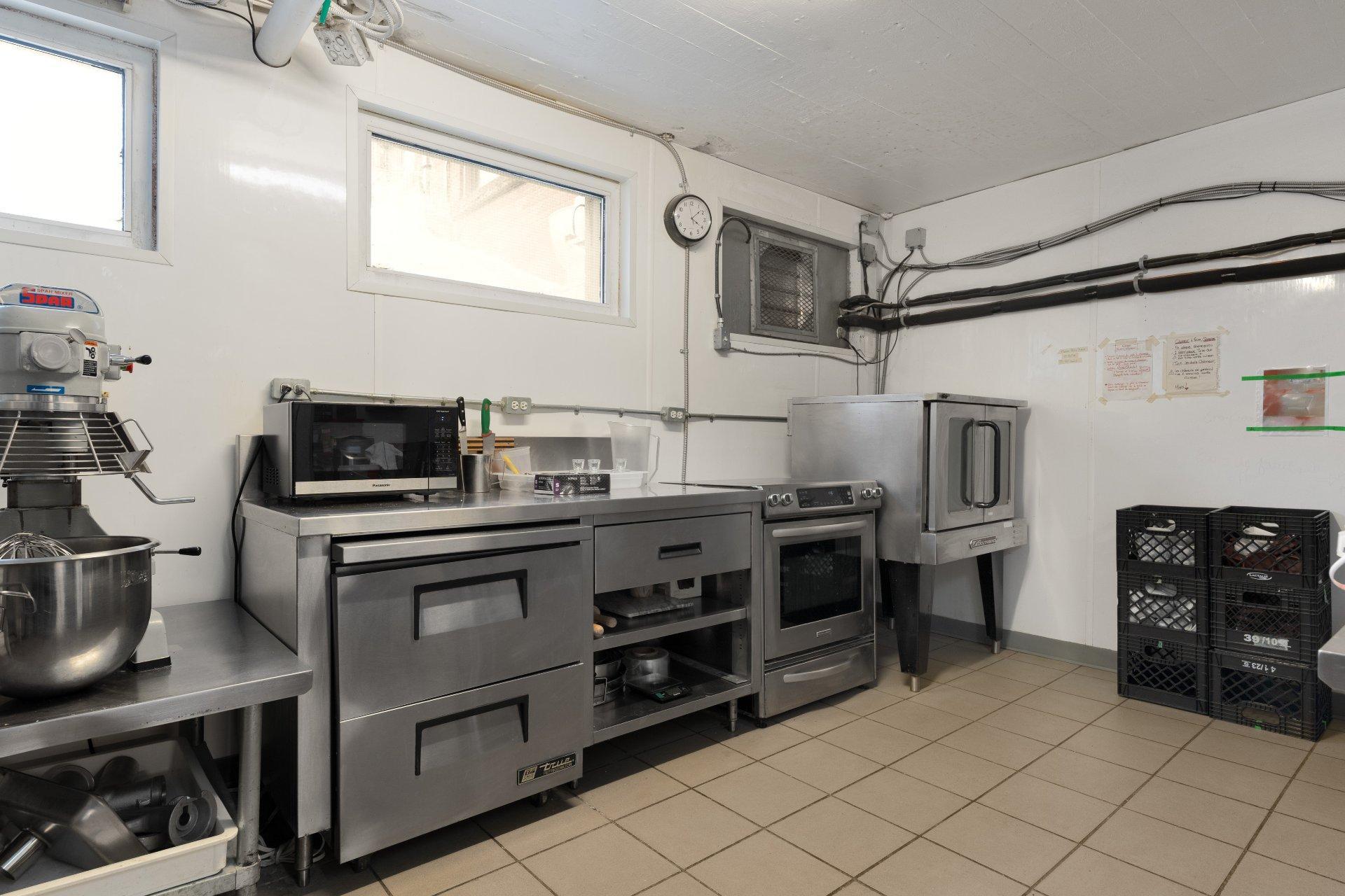 









82


Rue Wellington N.

,
Sherbrooke (Les Nations),




QC
J1H5B8

