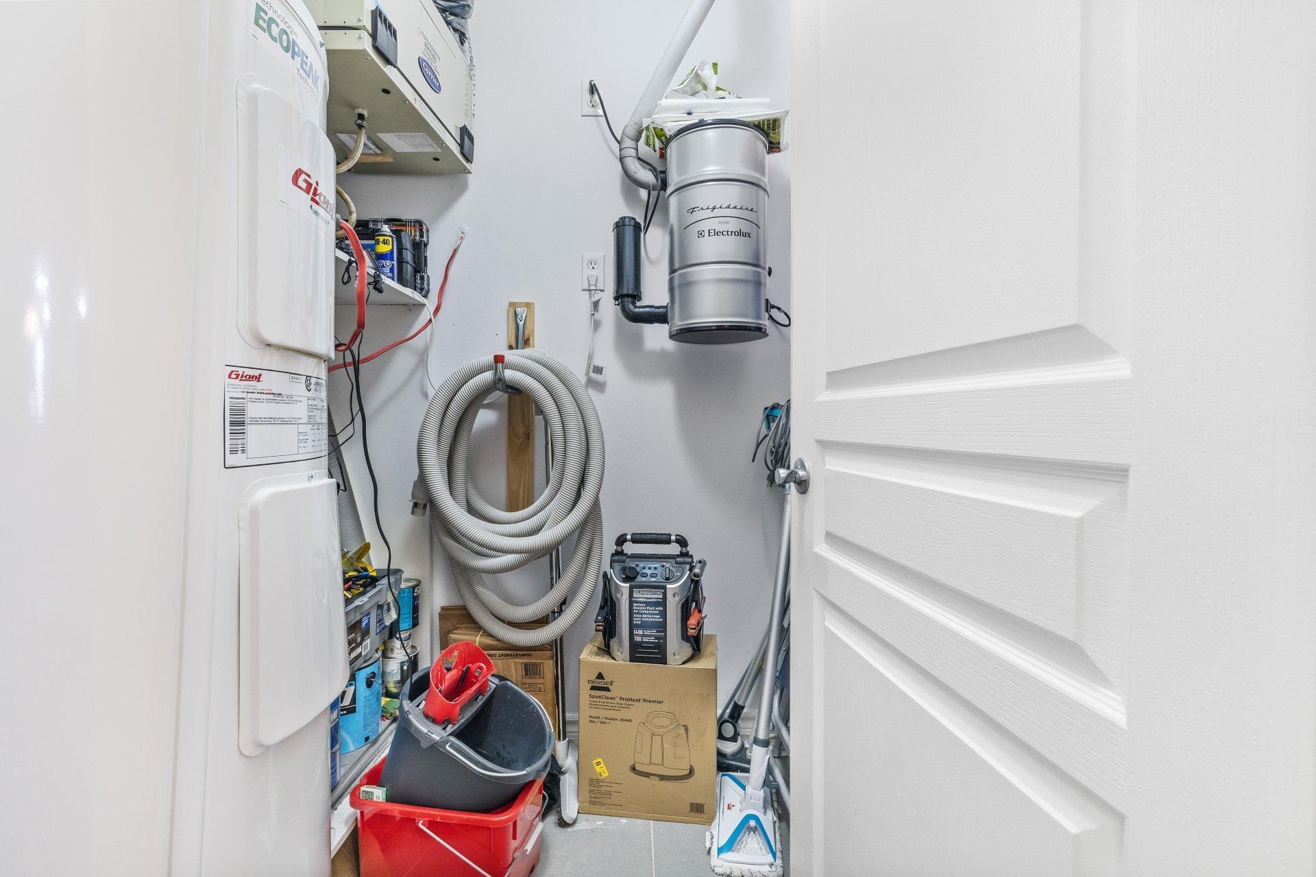 









1310


Ch. du Coteau-Rouge

, 3,
Longueuil (Le Vieux-Longueuil),




QC
J4K1X7

