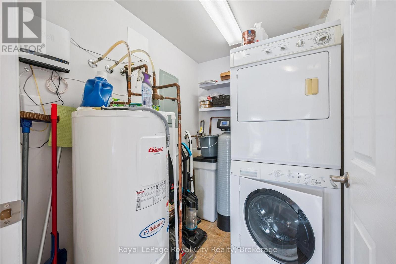 












212 - 37 GOODWIN DRIVE

,
Guelph (Pineridge/Westminster Woods),




Ontario
N1L0E6

