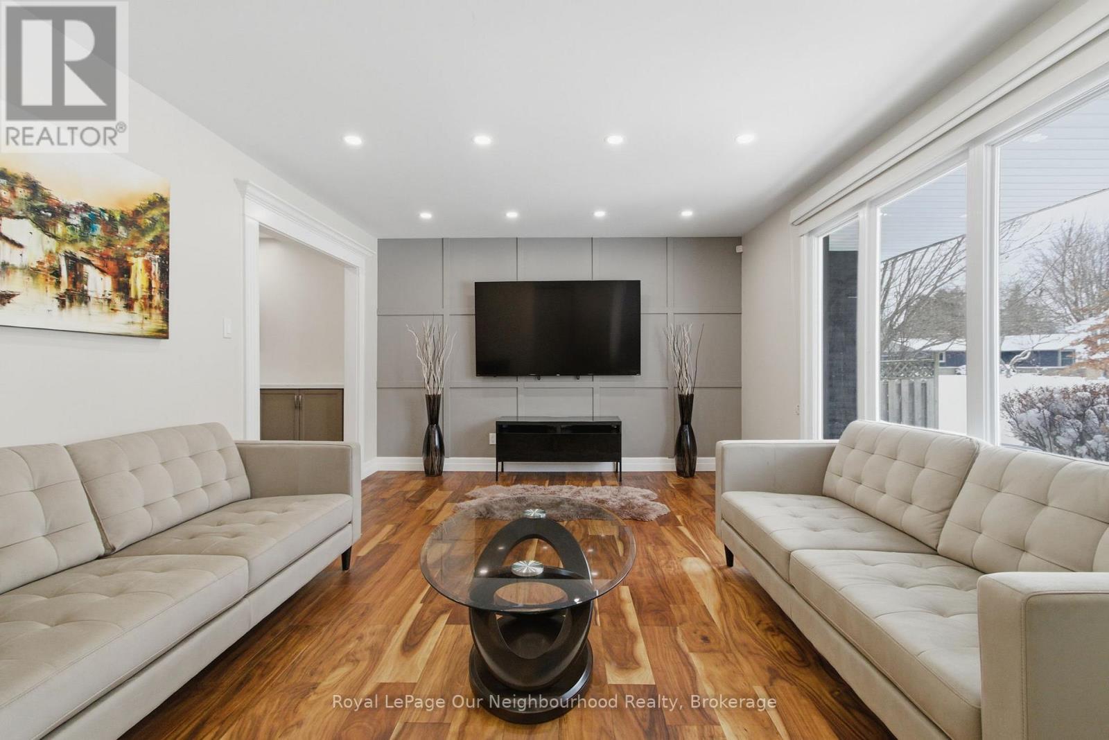 












181 MCMASTER DRIVE

,
London South,




Ontario
N6K1J6

