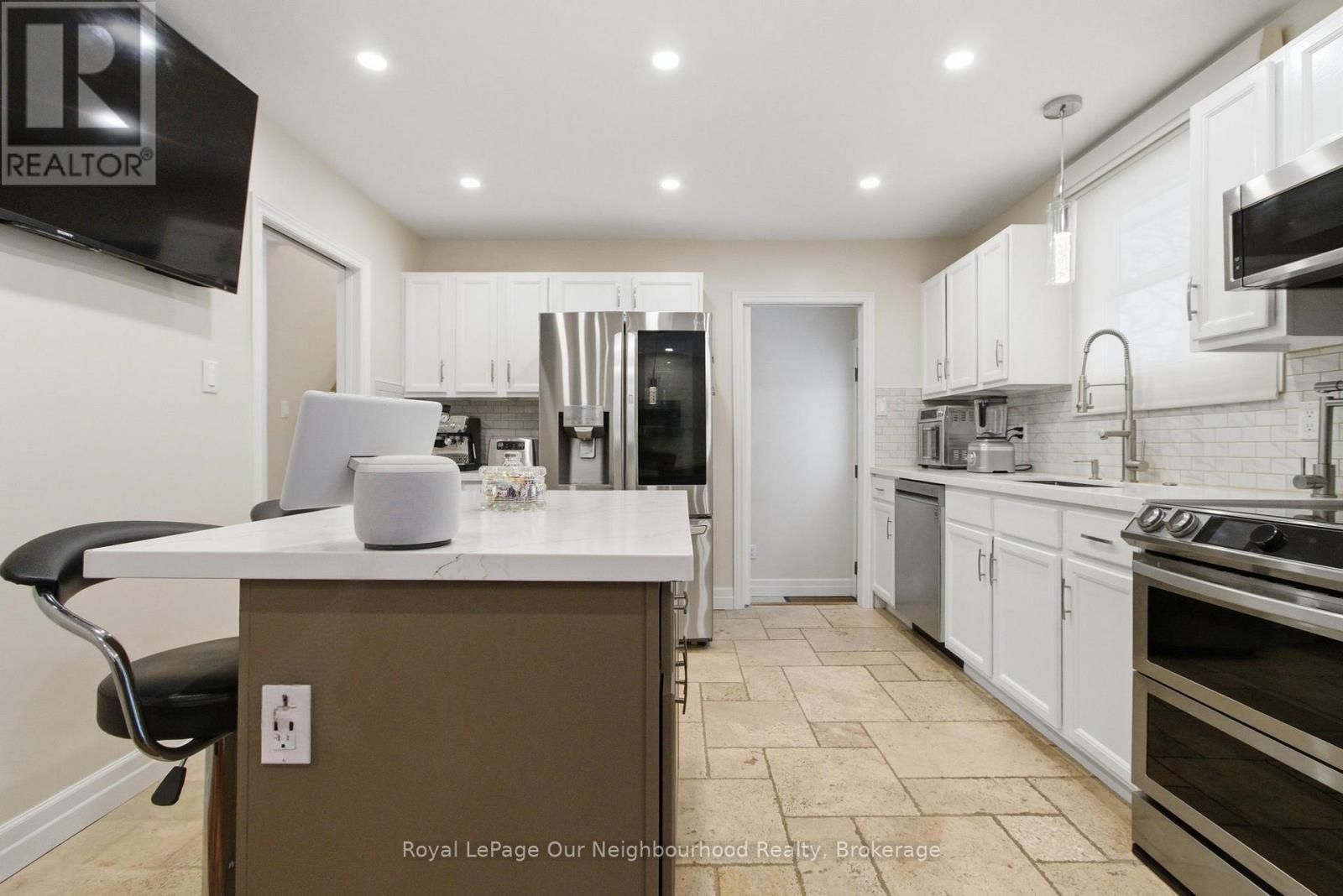 












181 MCMASTER DRIVE

,
London South,




Ontario
N6K1J6

