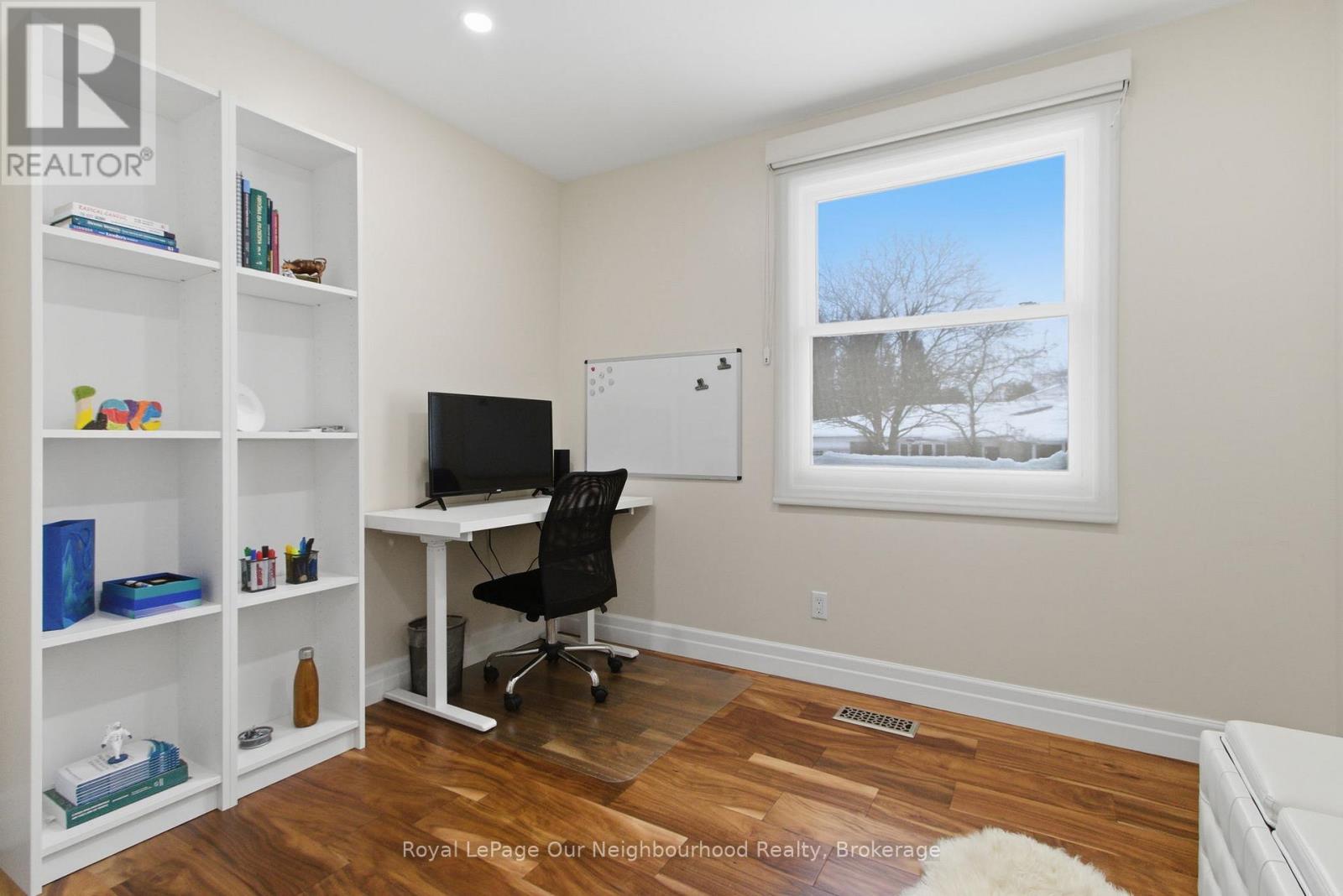 












181 MCMASTER DRIVE

,
London South,




Ontario
N6K1J6

