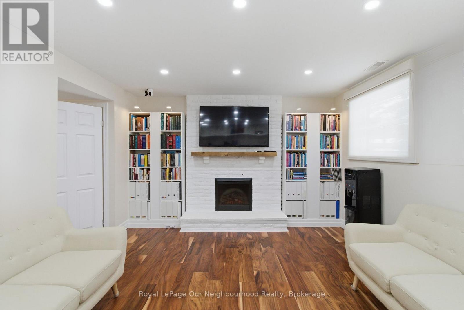 












181 MCMASTER DRIVE

,
London South,




Ontario
N6K1J6

