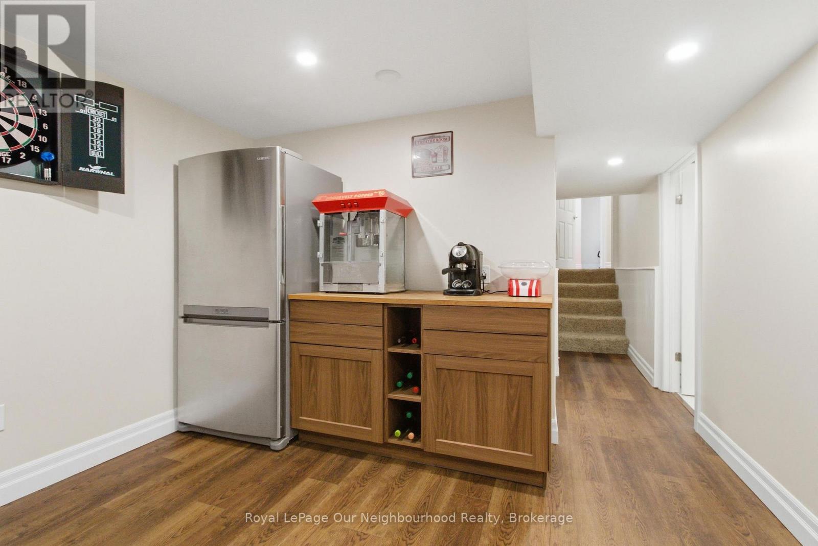 












181 MCMASTER DRIVE

,
London South,




Ontario
N6K1J6

