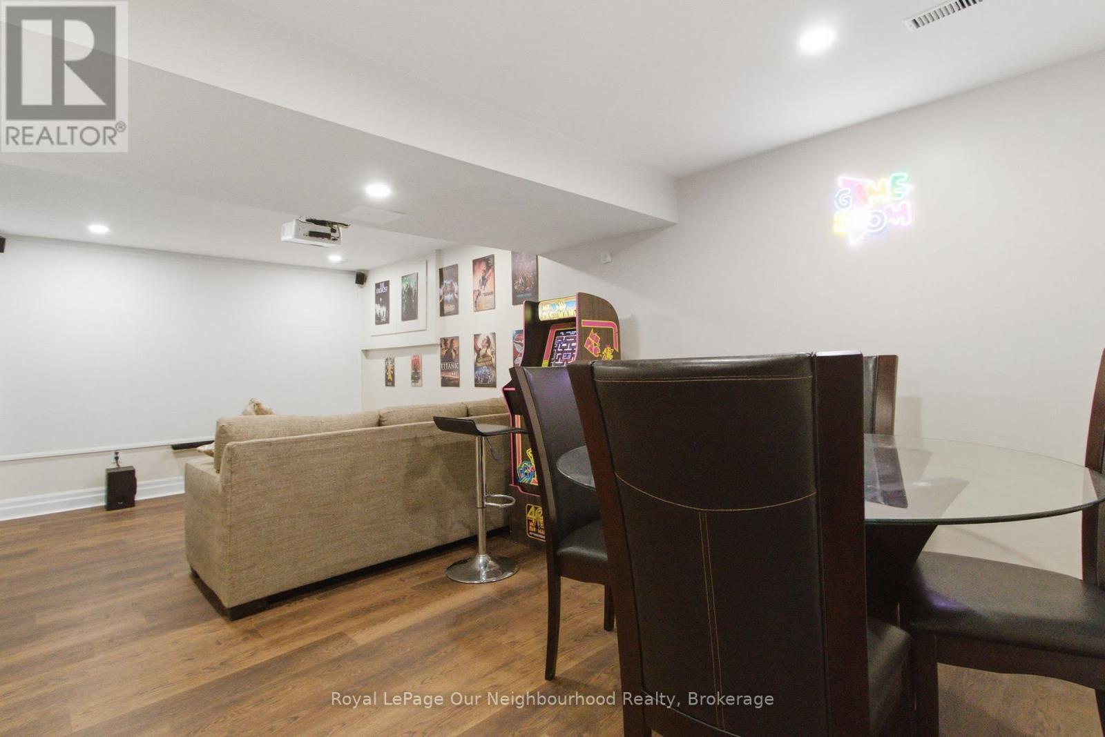 












181 MCMASTER DRIVE

,
London South,




Ontario
N6K1J6

