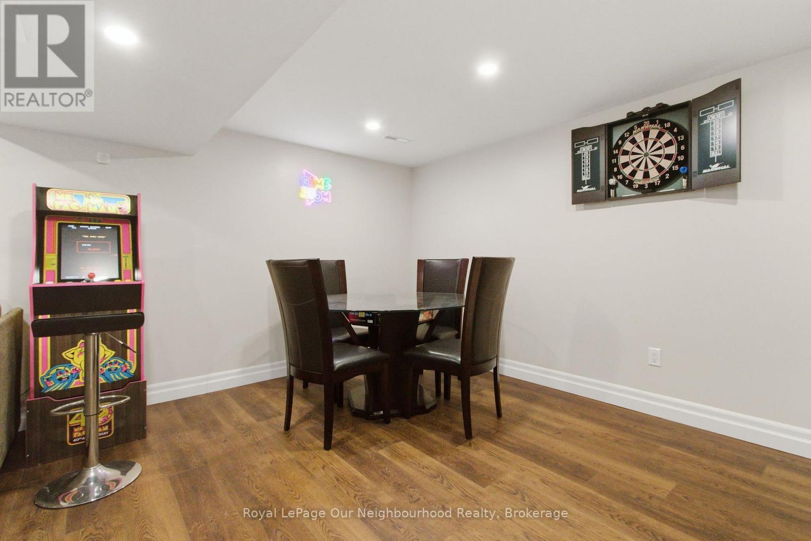 












181 MCMASTER DRIVE

,
London South,




Ontario
N6K1J6

