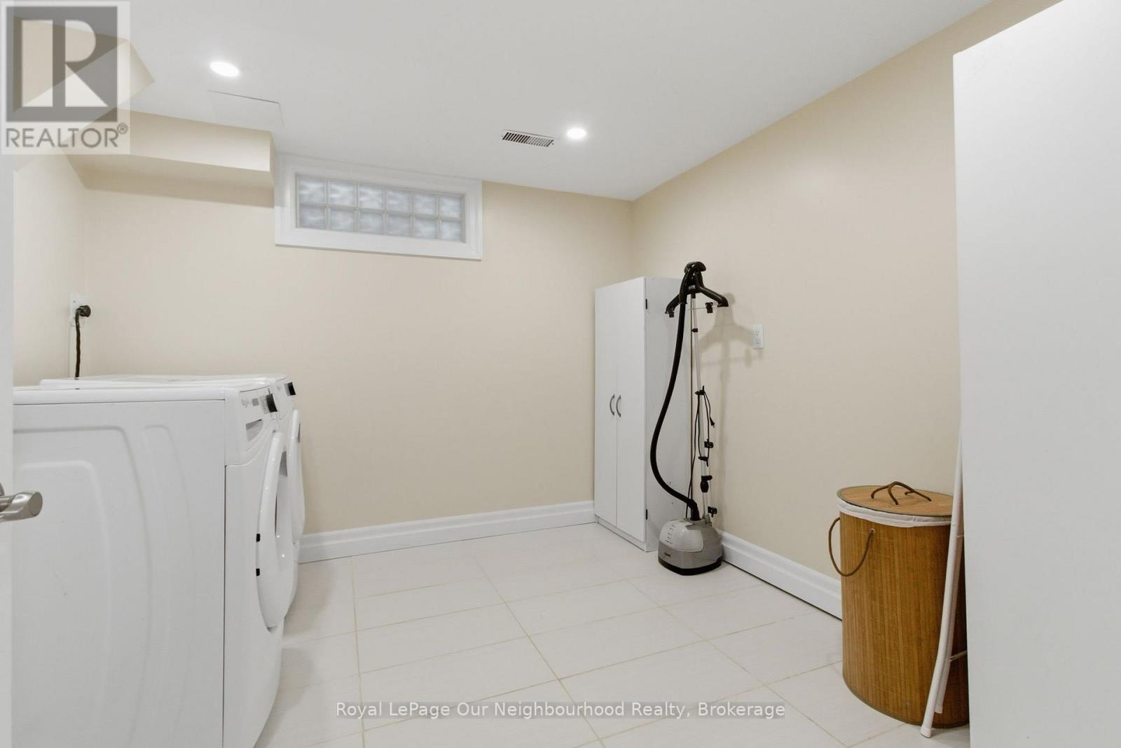 












181 MCMASTER DRIVE

,
London South,




Ontario
N6K1J6

