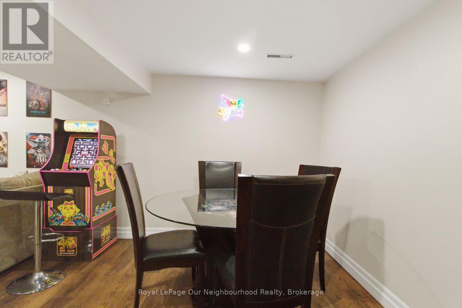 












181 MCMASTER DRIVE

,
London South,




Ontario
N6K1J6

