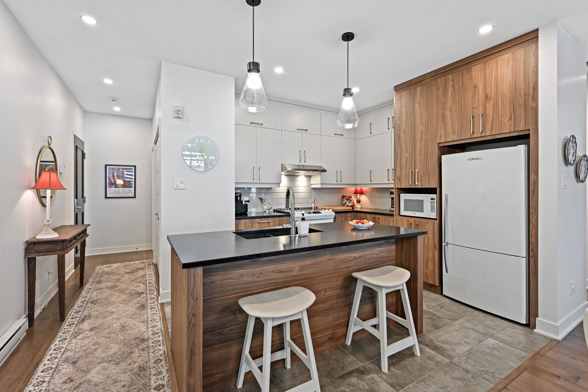 









331


Av. de Venise O.

, 205,
Venise-en-Québec,




QC
J0J2K0

