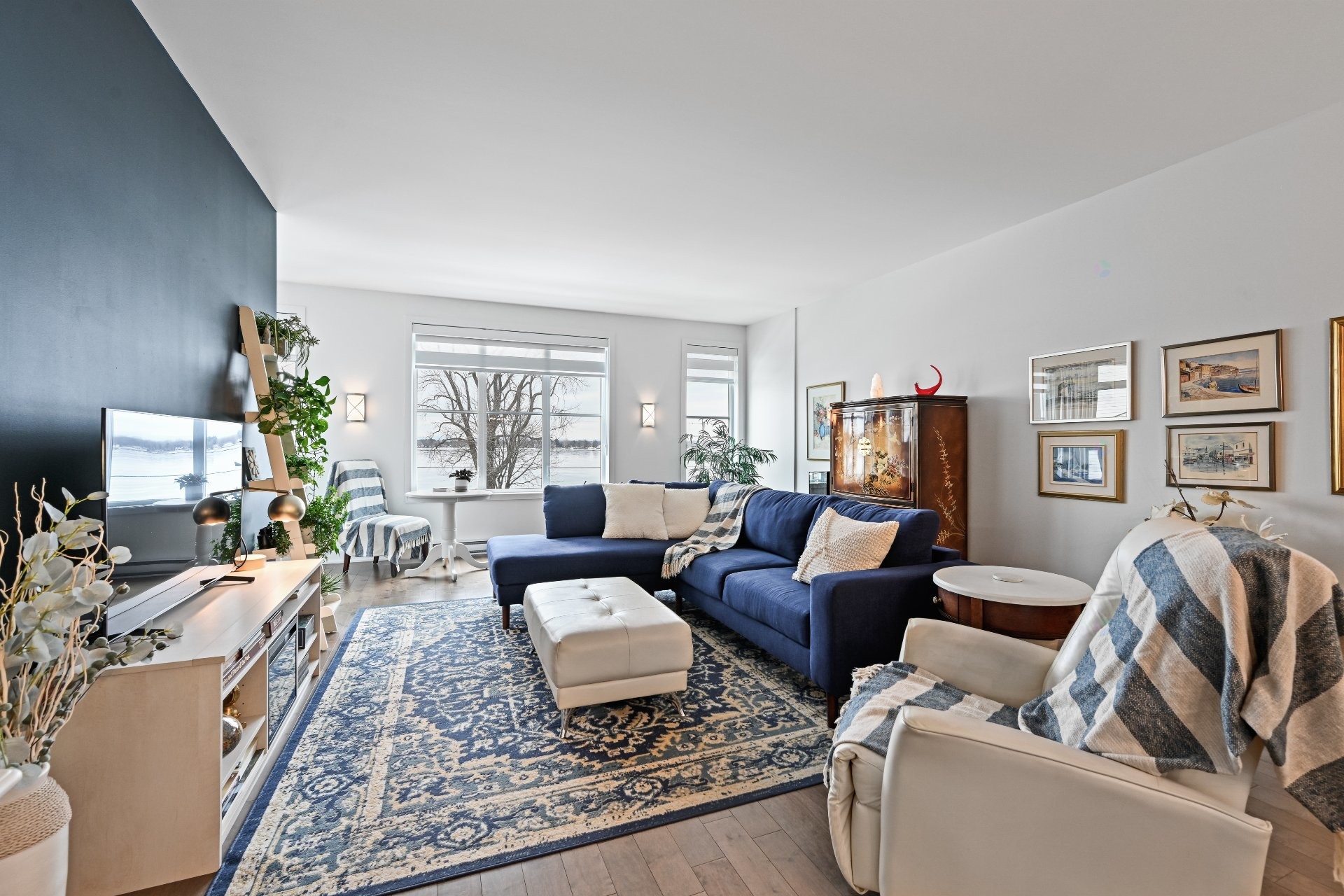 









331


Av. de Venise O.

, 205,
Venise-en-Québec,




QC
J0J2K0

