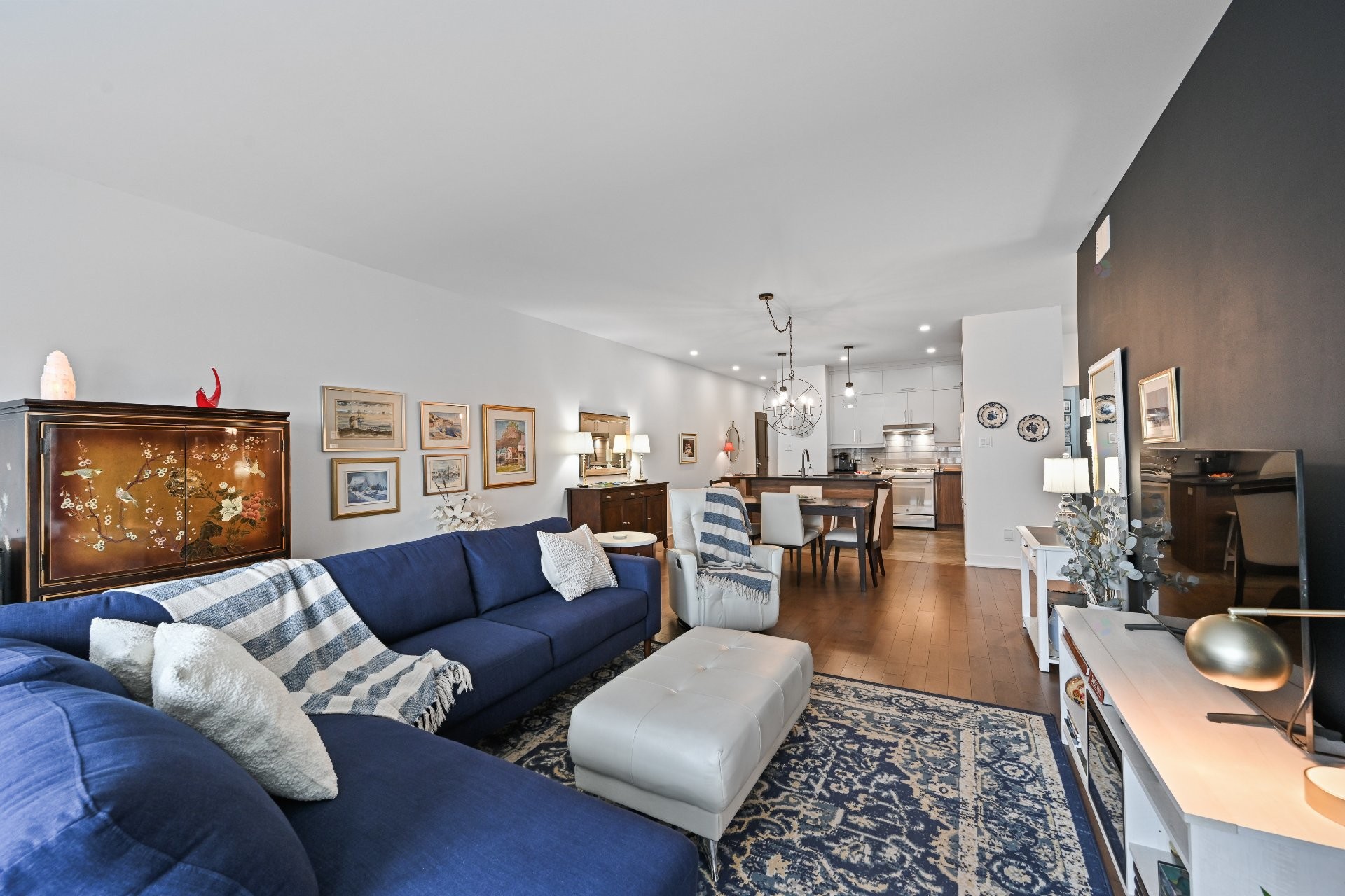 









331


Av. de Venise O.

, 205,
Venise-en-Québec,




QC
J0J2K0

