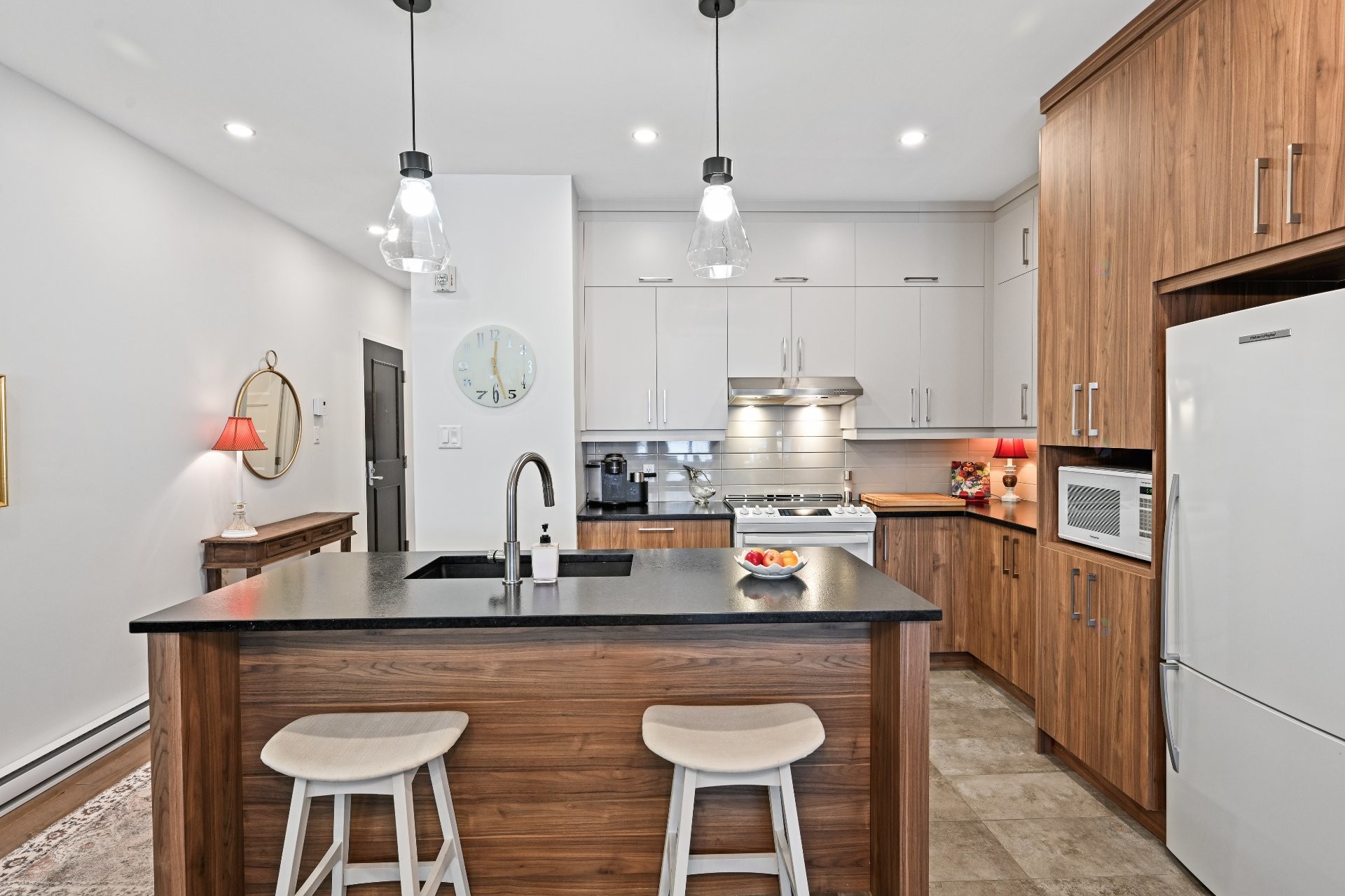 









331


Av. de Venise O.

, 205,
Venise-en-Québec,




QC
J0J2K0

