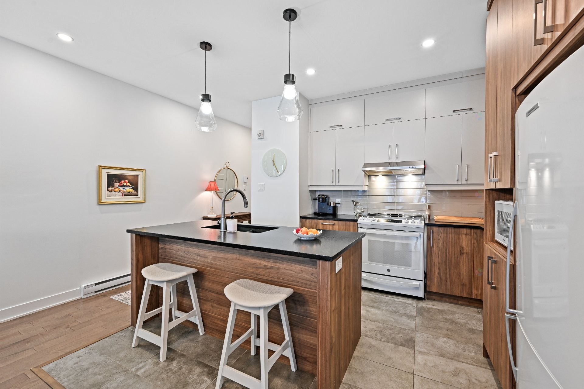 









331


Av. de Venise O.

, 205,
Venise-en-Québec,




QC
J0J2K0

