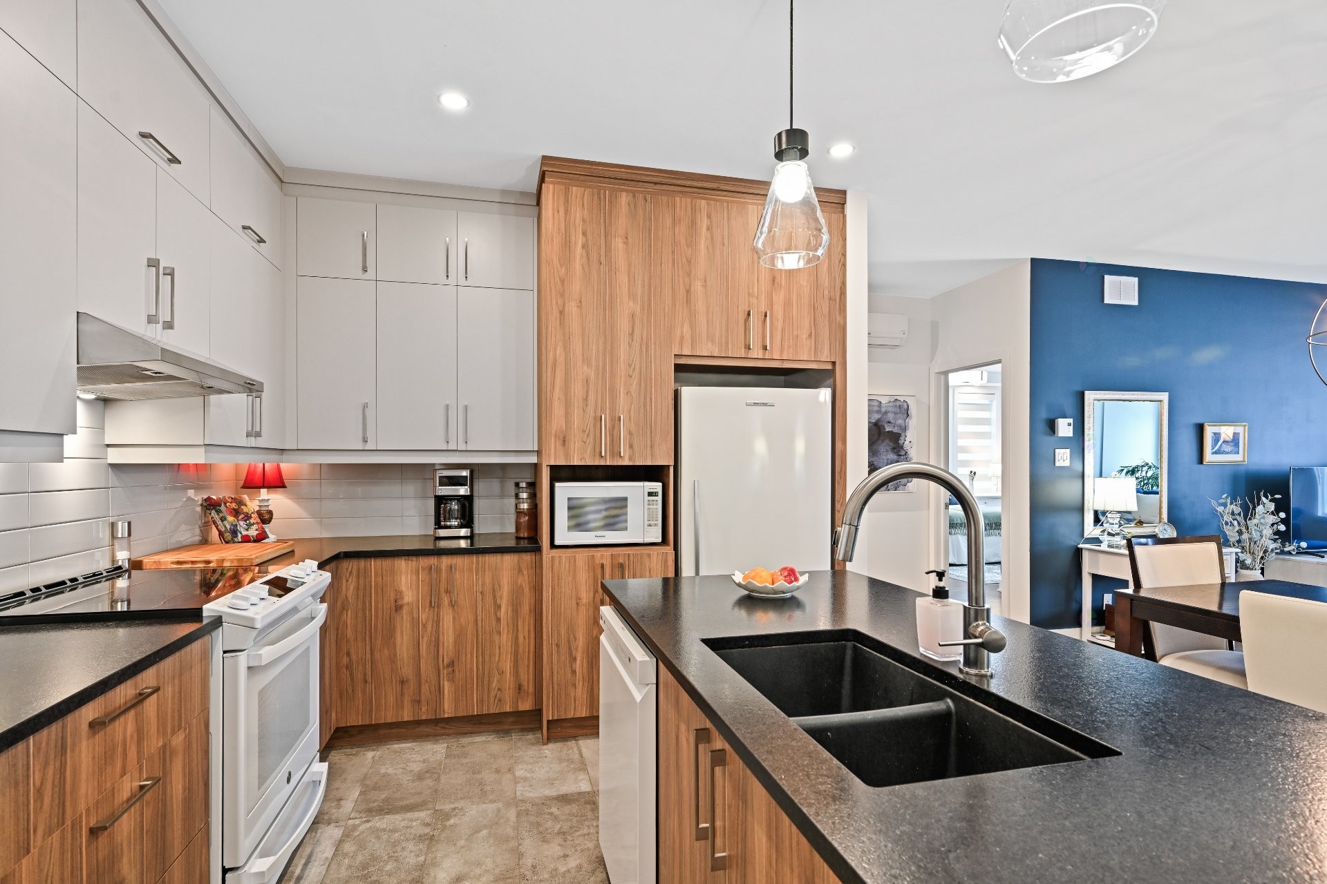 









331


Av. de Venise O.

, 205,
Venise-en-Québec,




QC
J0J2K0

