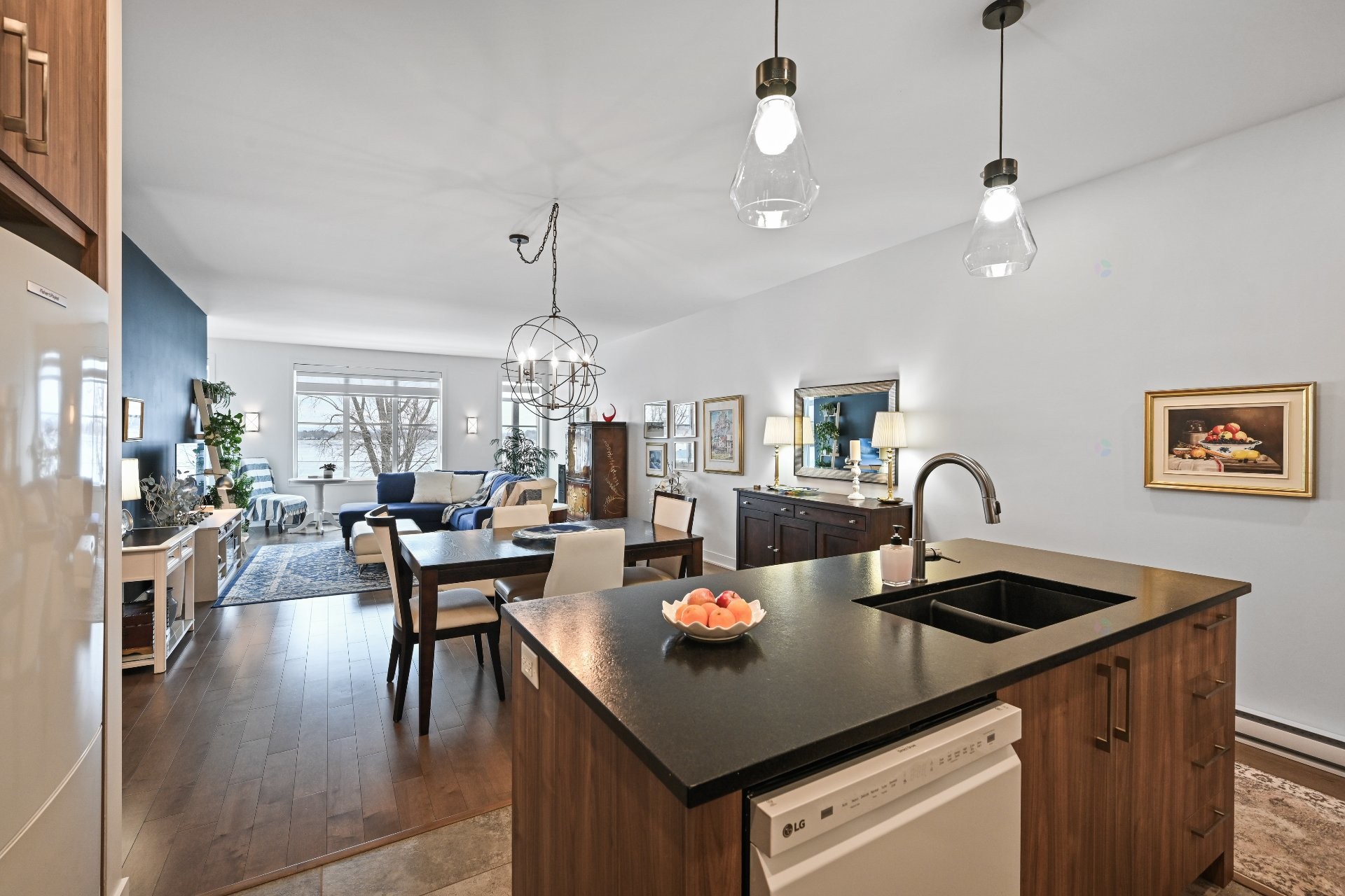 









331


Av. de Venise O.

, 205,
Venise-en-Québec,




QC
J0J2K0

