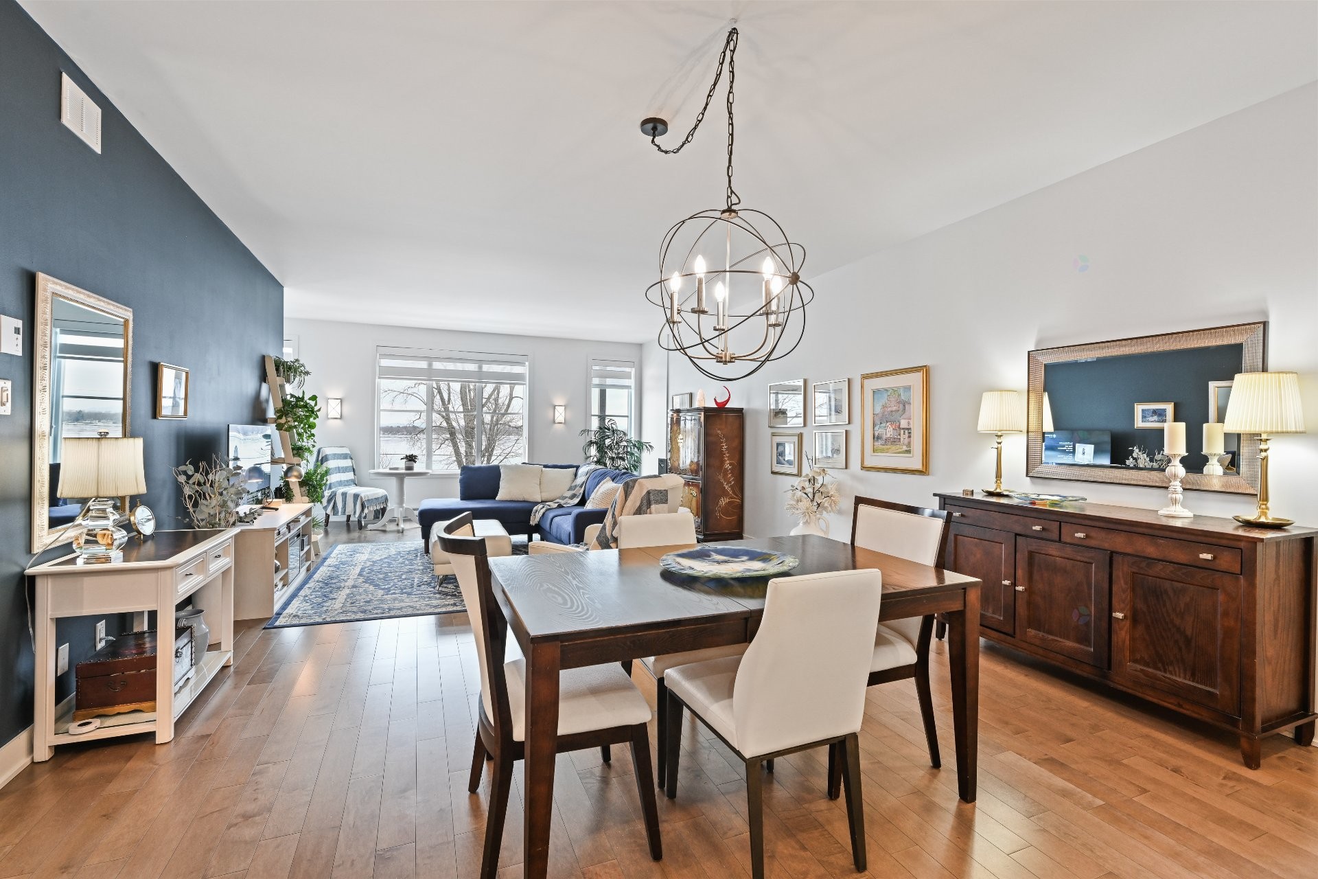 









331


Av. de Venise O.

, 205,
Venise-en-Québec,




QC
J0J2K0

