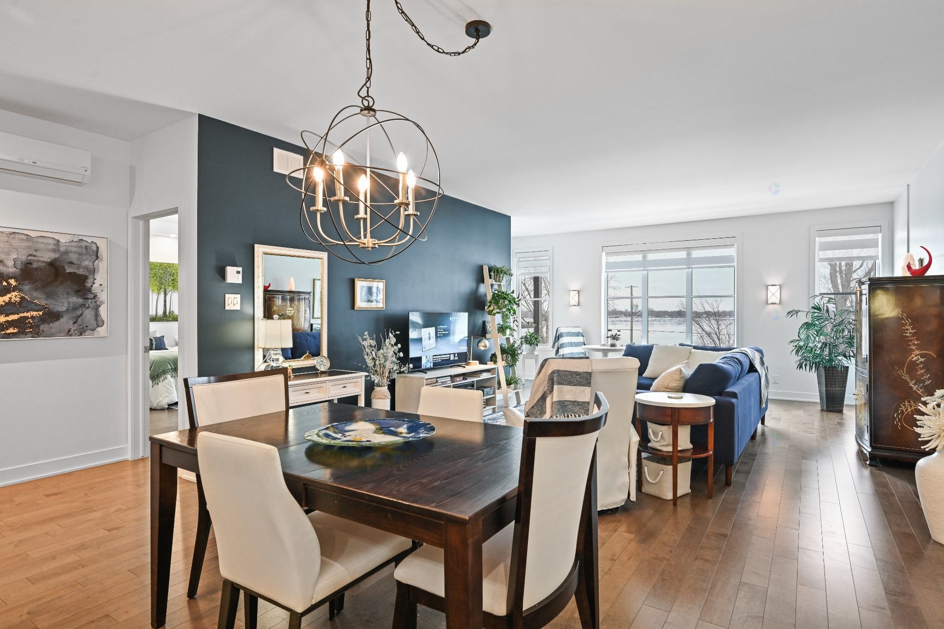 









331


Av. de Venise O.

, 205,
Venise-en-Québec,




QC
J0J2K0

