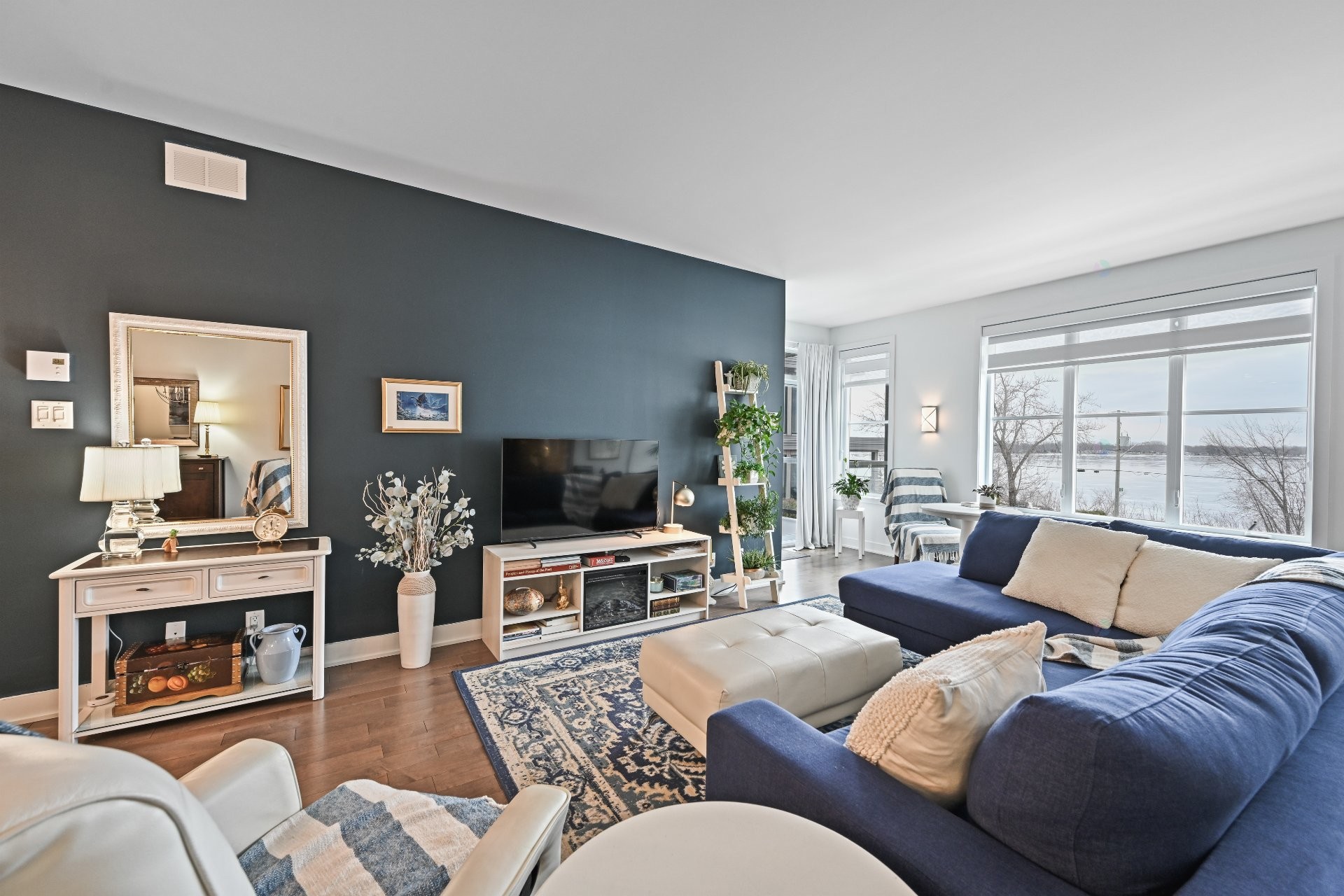 









331


Av. de Venise O.

, 205,
Venise-en-Québec,




QC
J0J2K0

