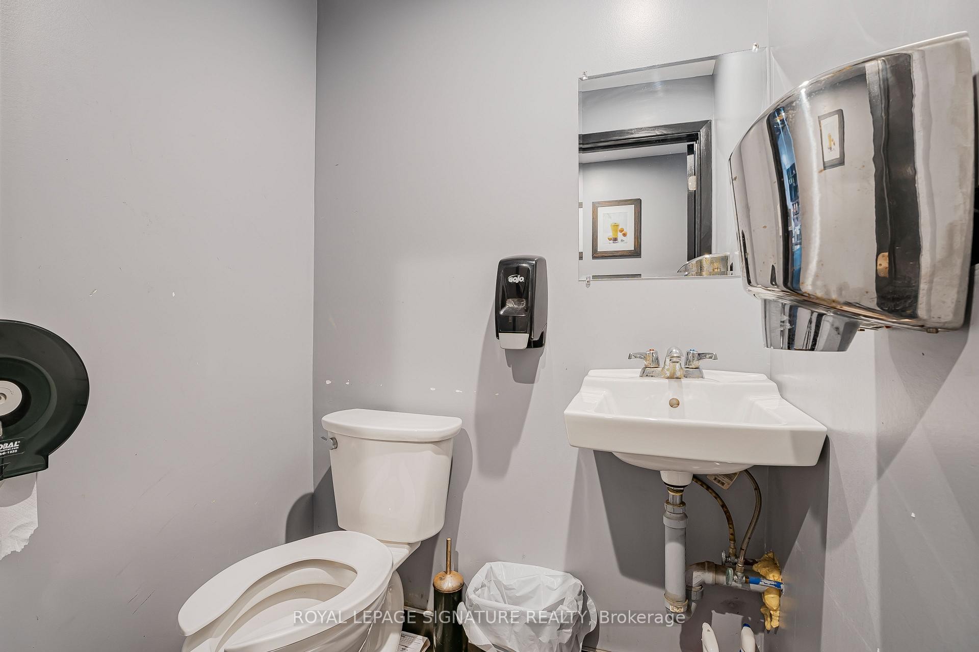 









325


Central

Parkway West, 11,
Mississauga,




ON
L5B 3X9

