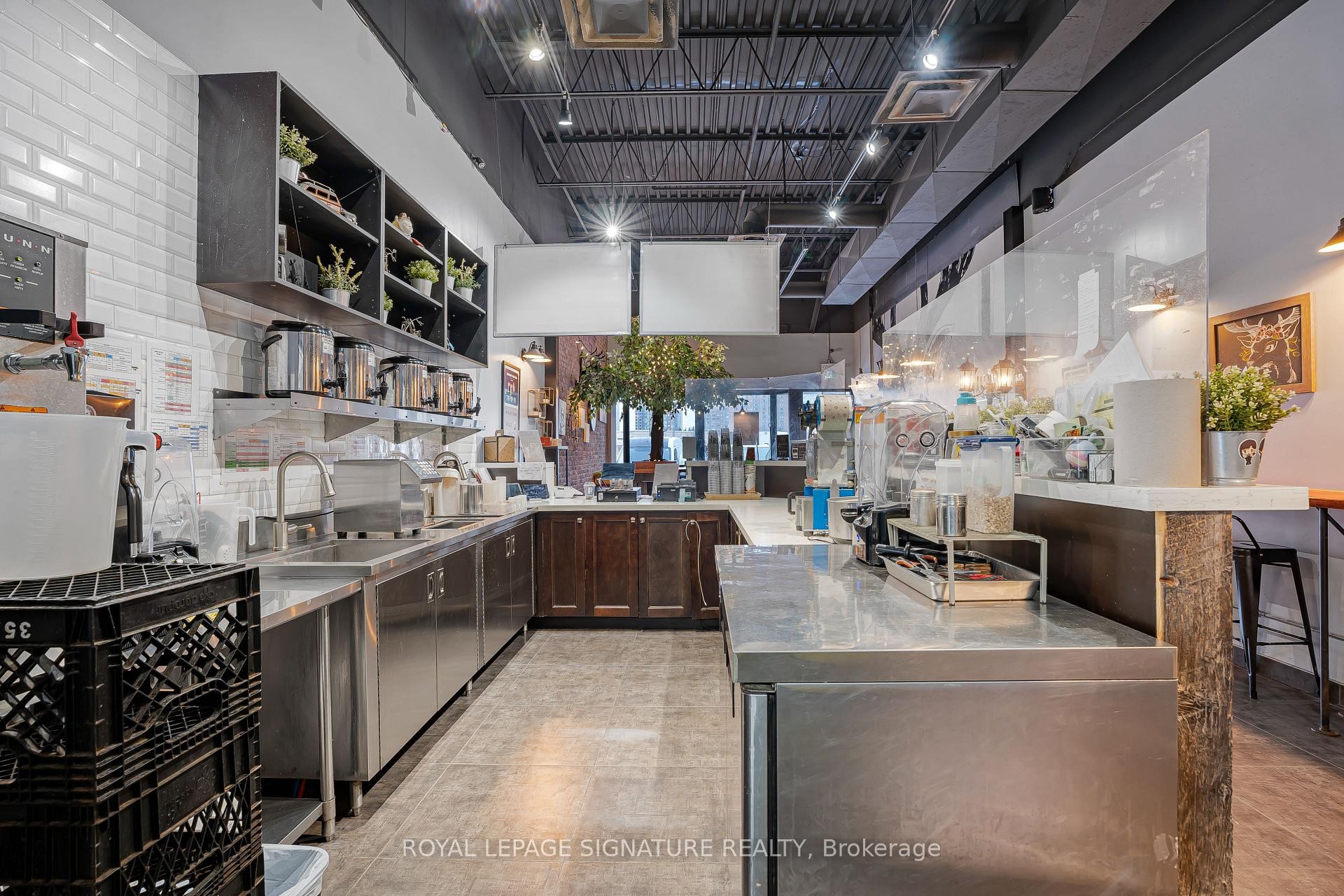 









325


Central

Parkway West, 11,
Mississauga,




ON
L5B 3X9

