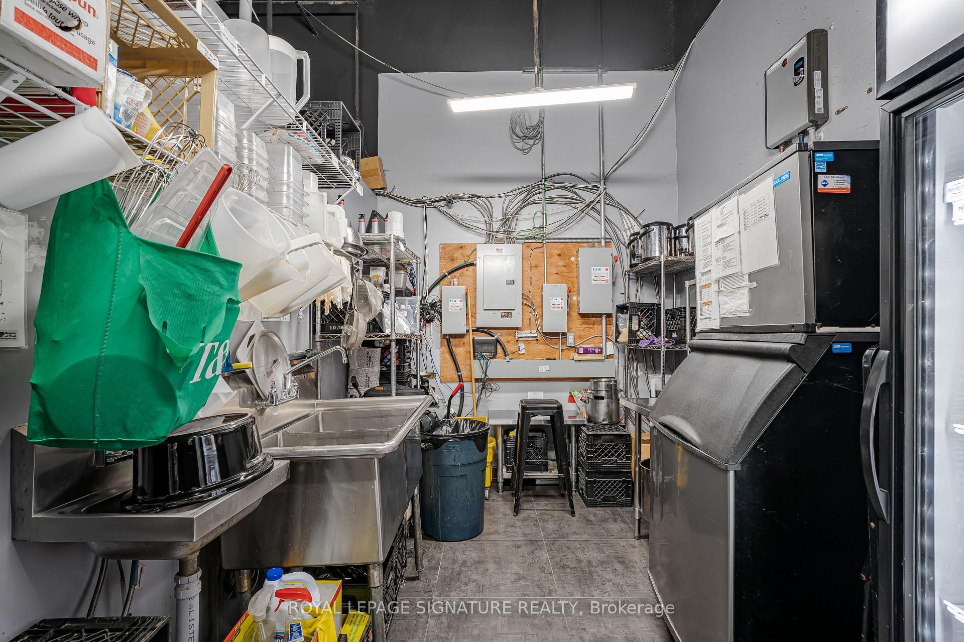 









325


Central

Parkway West, 11,
Mississauga,




ON
L5B 3X9

