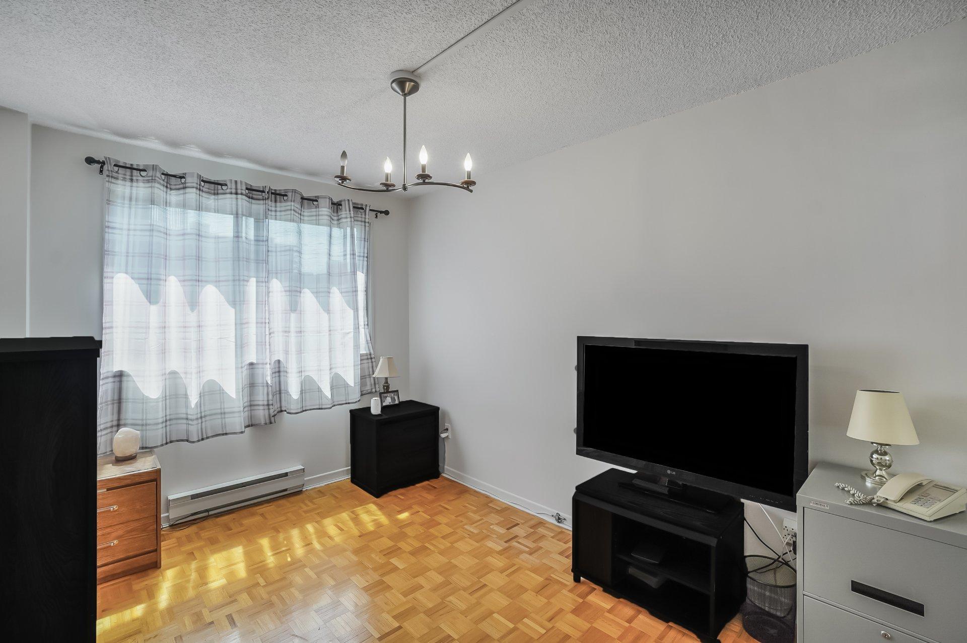 









6851


Boul. des Roseraies

, 405,
Montréal (Anjou),




QC
H1M3N3

