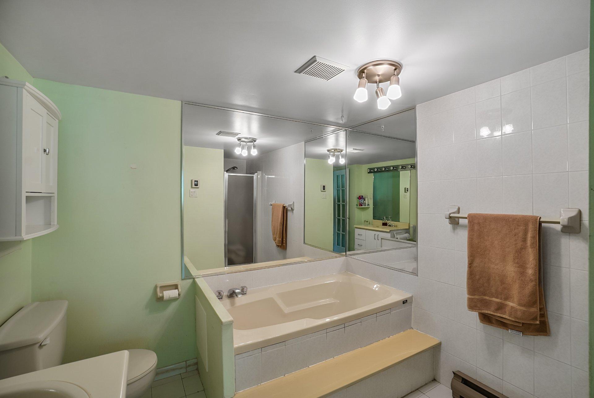 









6851


Boul. des Roseraies

, 405,
Montréal (Anjou),




QC
H1M3N3

