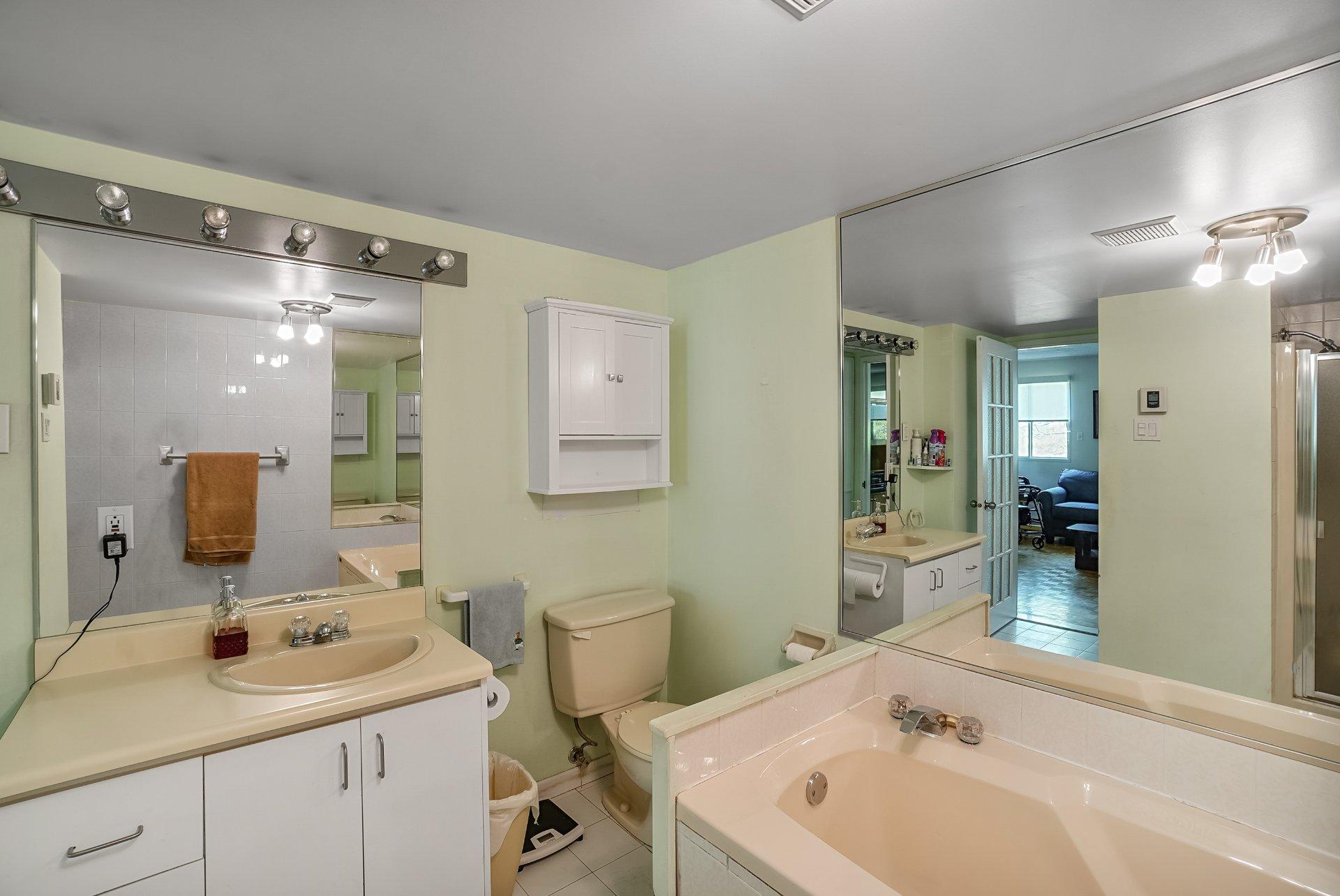 









6851


Boul. des Roseraies

, 405,
Montréal (Anjou),




QC
H1M3N3

