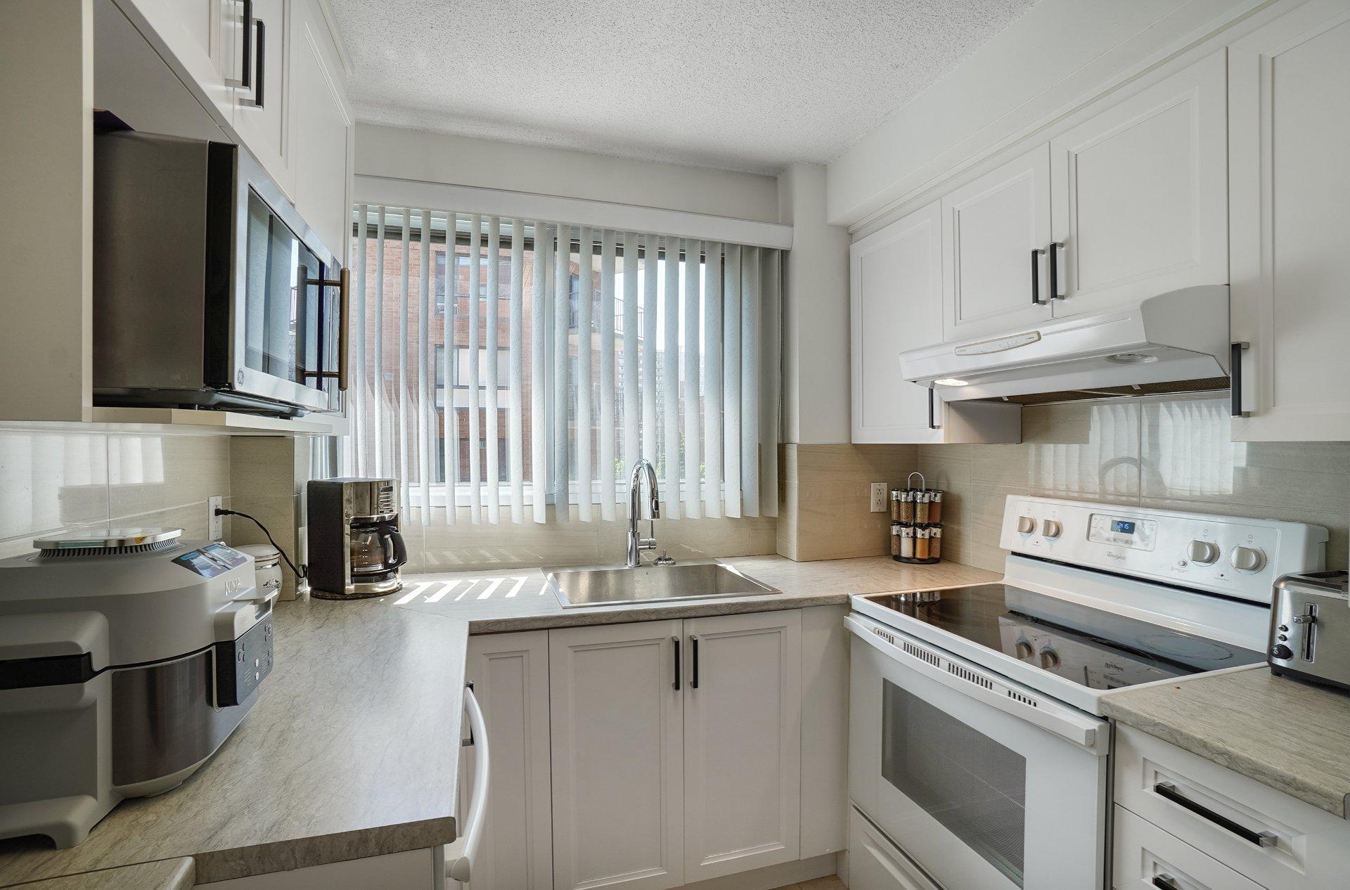 









6851


Boul. des Roseraies

, 405,
Montréal (Anjou),




QC
H1M3N3

