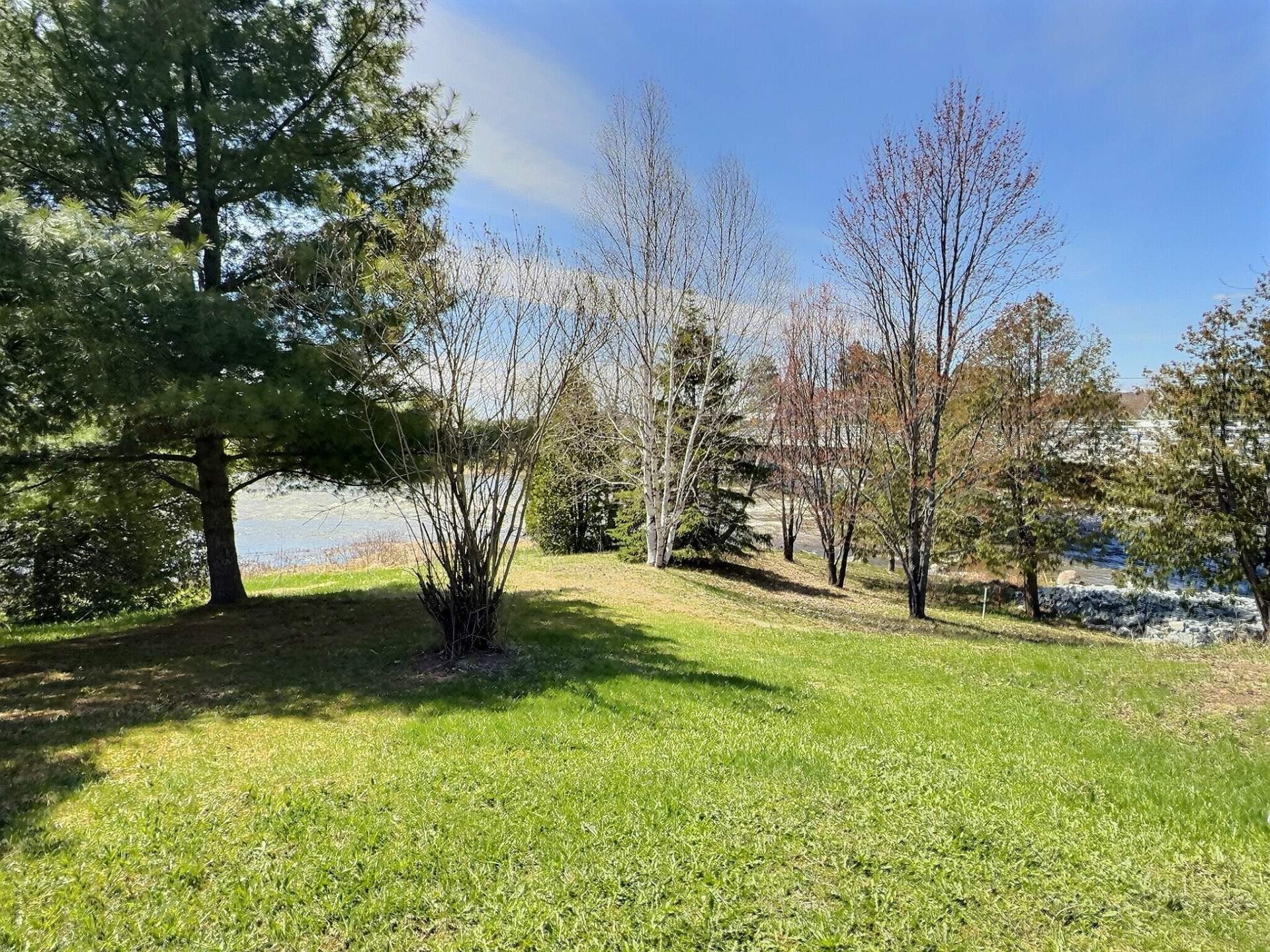 









762


Rue Principale

,
Rémigny,




QC
J0Z3H0

