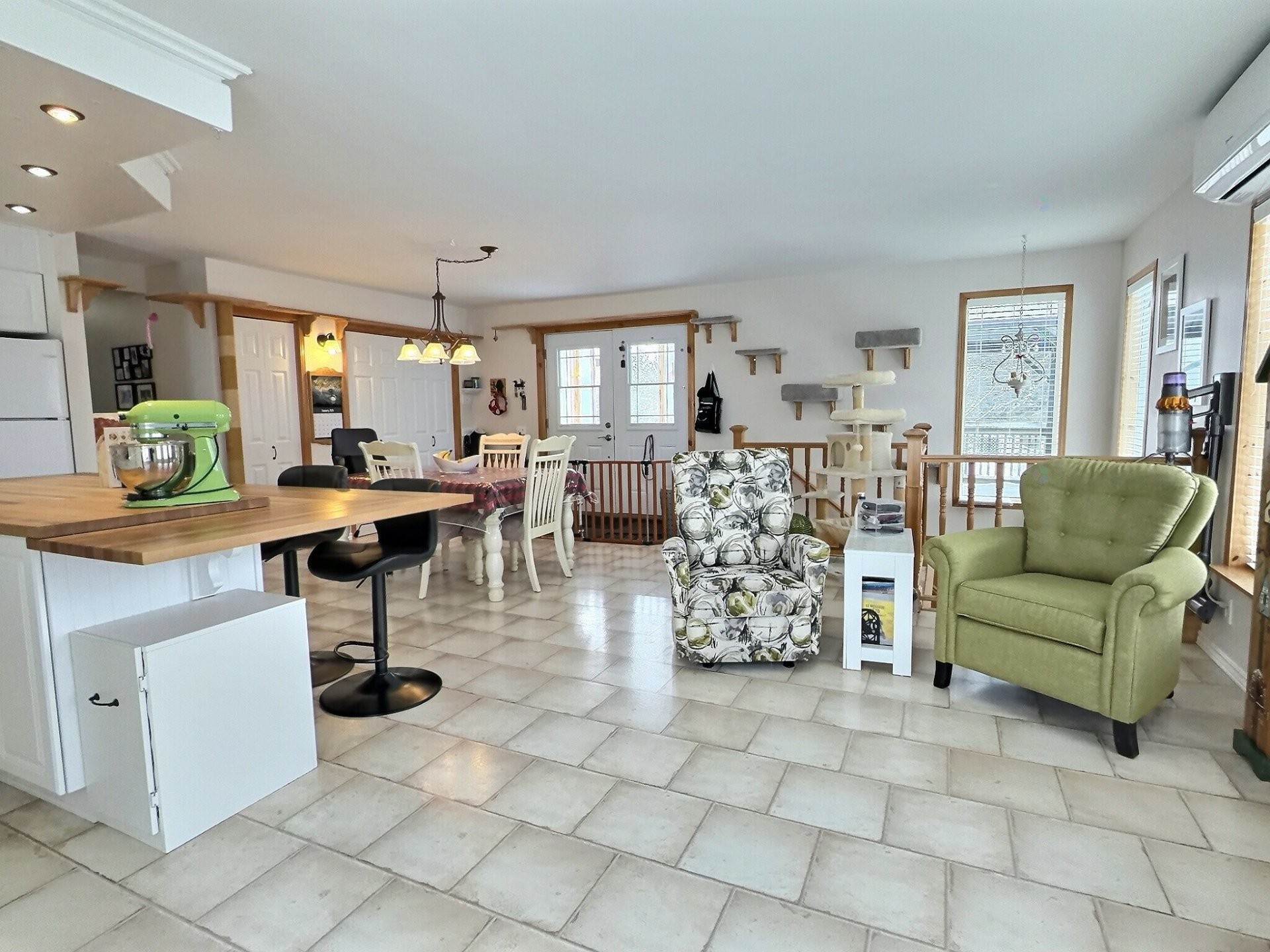 









762


Rue Principale

,
Rémigny,




QC
J0Z3H0

