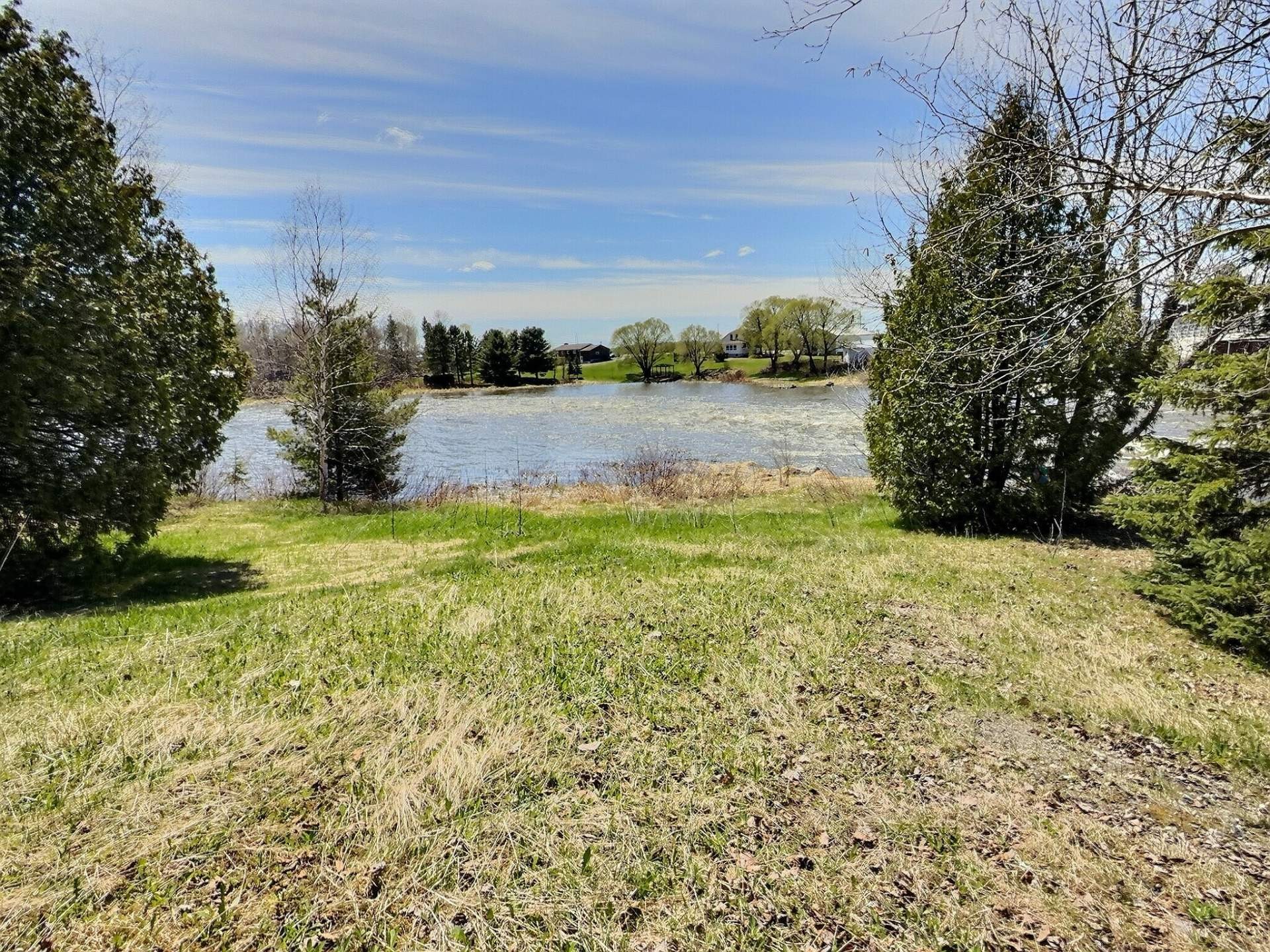









762


Rue Principale

,
Rémigny,




QC
J0Z3H0

