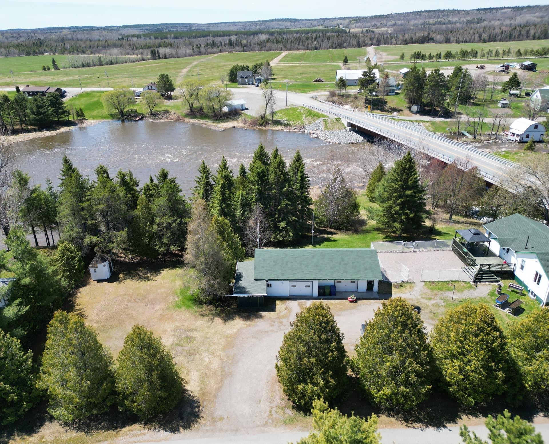 









762


Rue Principale

,
Rémigny,




QC
J0Z3H0

