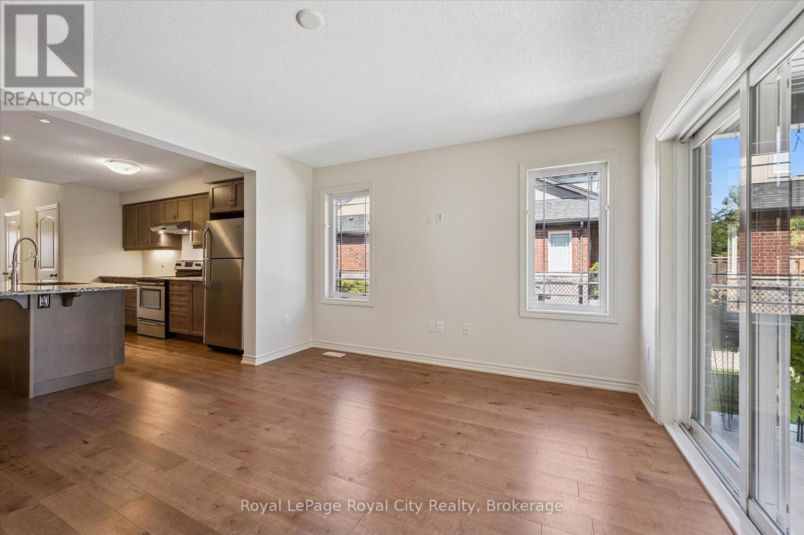 












52 ABERDEEN STREET

,
Centre Wellington (Fergus),




Ontario
N1M0C1

