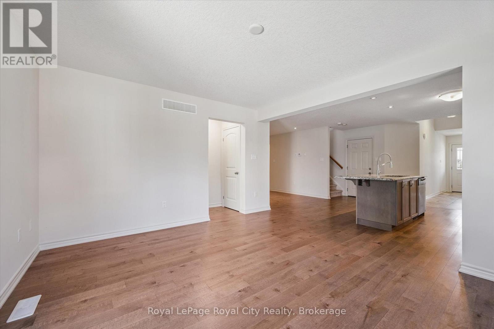 












52 ABERDEEN STREET

,
Centre Wellington (Fergus),




Ontario
N1M0C1

