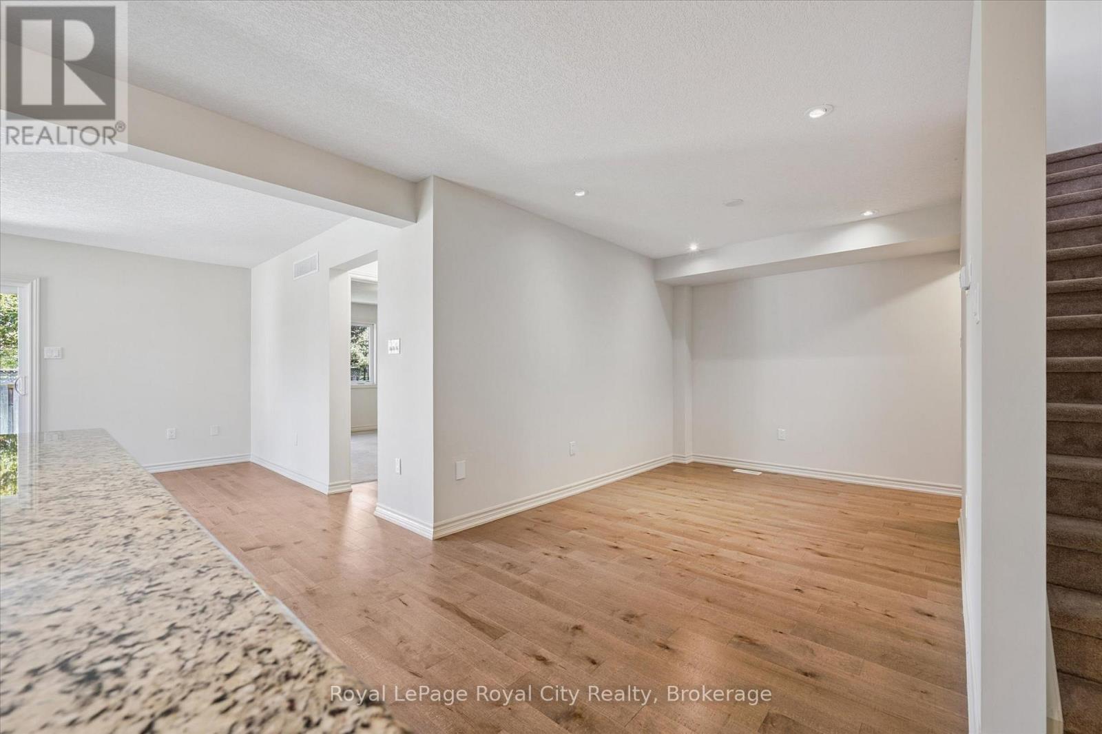 












52 ABERDEEN STREET

,
Centre Wellington (Fergus),




Ontario
N1M0C1

