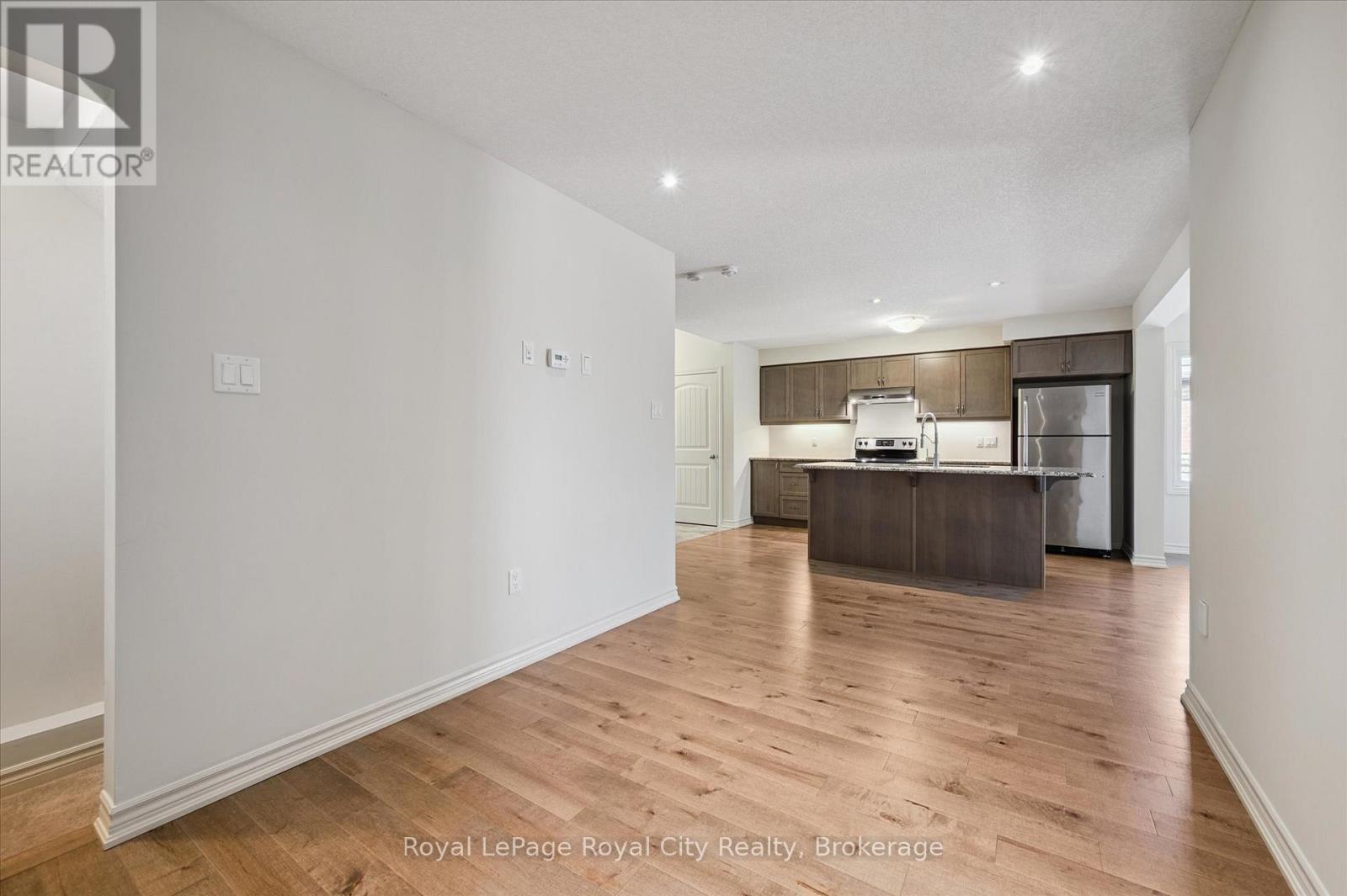 












52 ABERDEEN STREET

,
Centre Wellington (Fergus),




Ontario
N1M0C1

