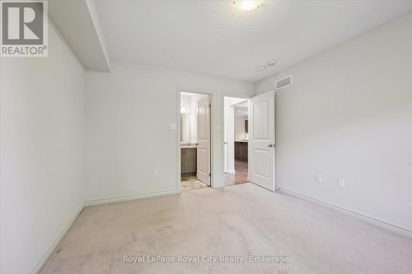 












52 ABERDEEN STREET

,
Centre Wellington (Fergus),




Ontario
N1M0C1

