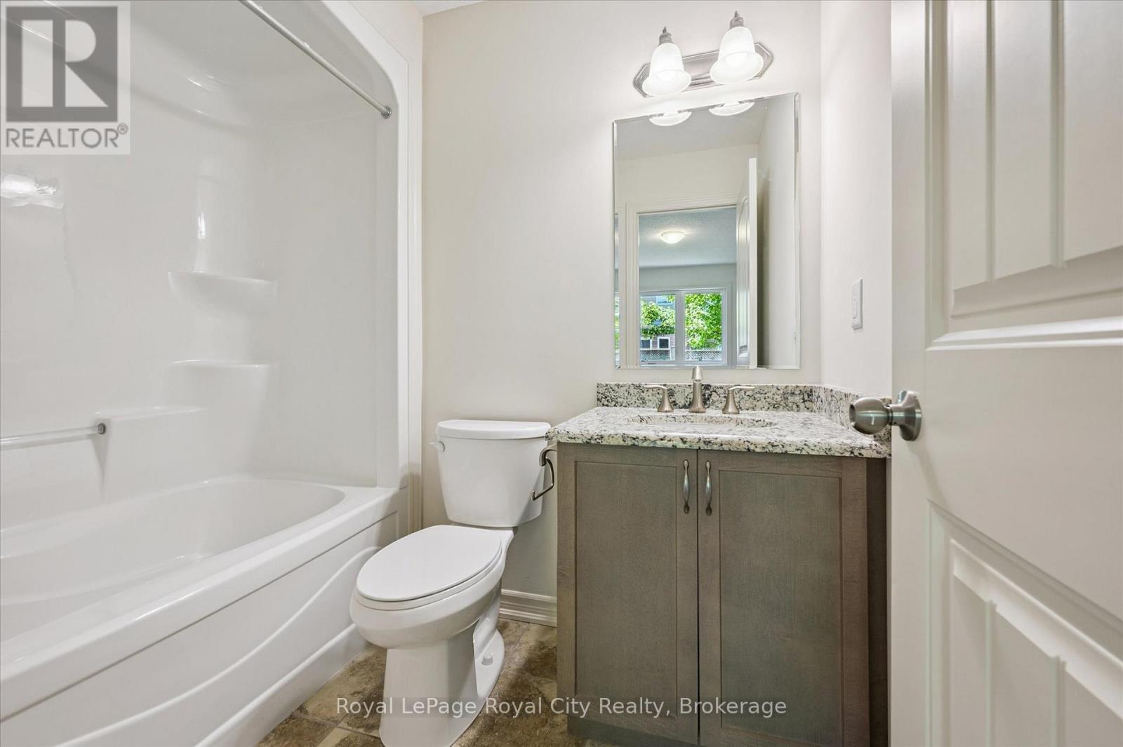 












52 ABERDEEN STREET

,
Centre Wellington (Fergus),




Ontario
N1M0C1

