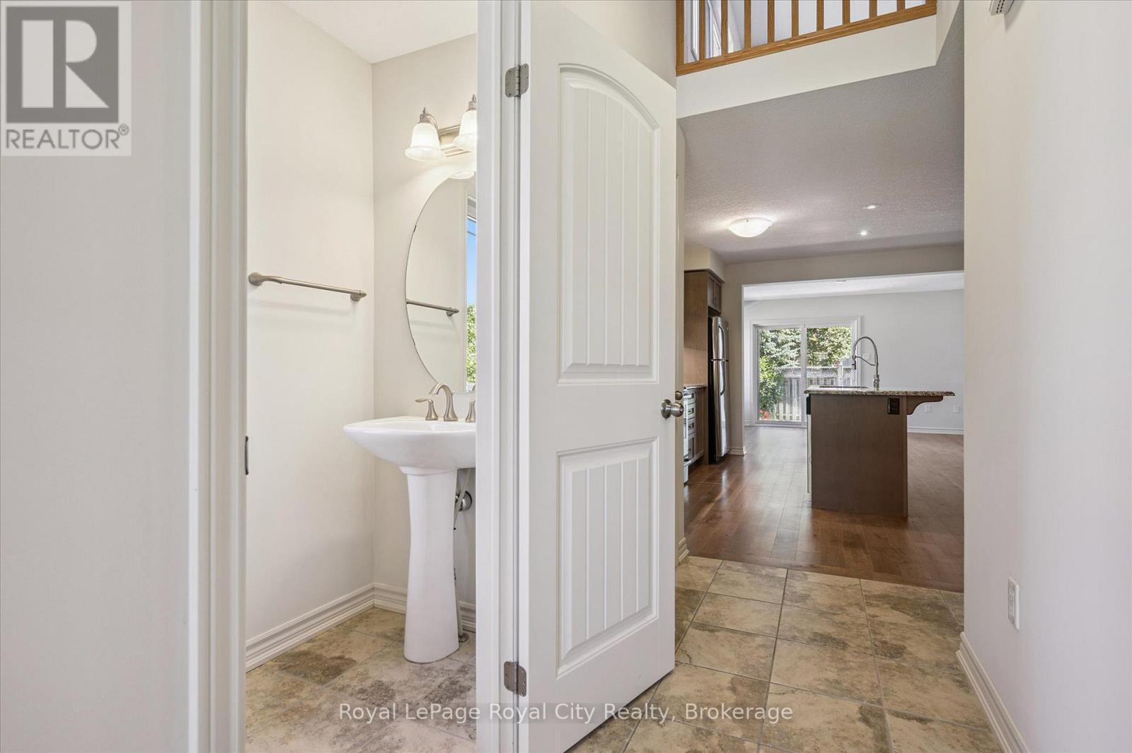 












52 ABERDEEN STREET

,
Centre Wellington (Fergus),




Ontario
N1M0C1

