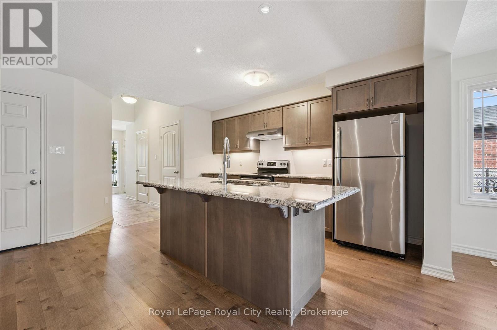 












52 ABERDEEN STREET

,
Centre Wellington (Fergus),




Ontario
N1M0C1

