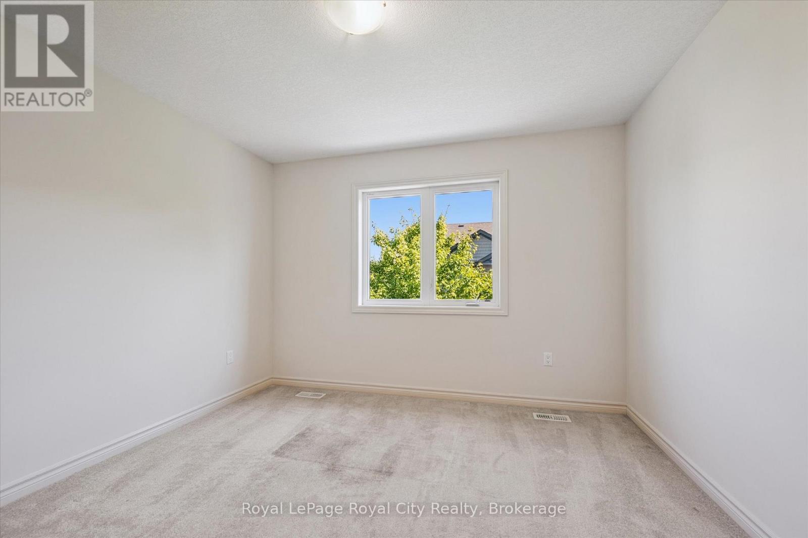 












52 ABERDEEN STREET

,
Centre Wellington (Fergus),




Ontario
N1M0C1

