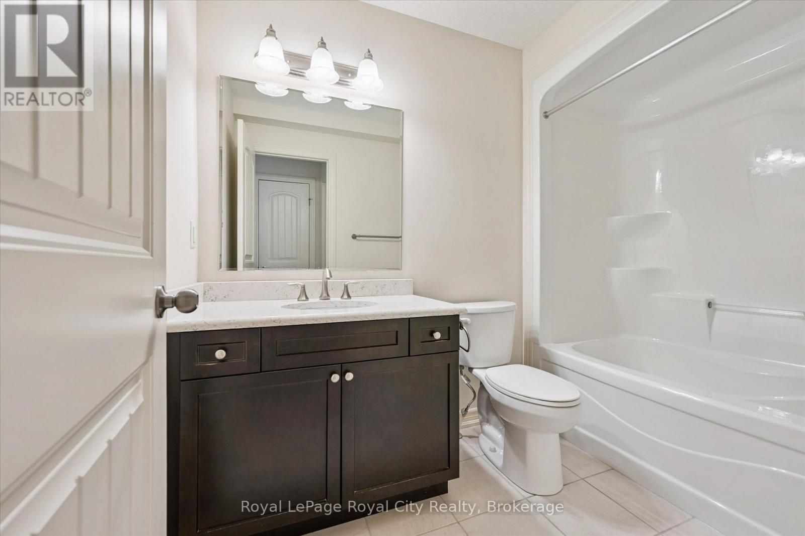 












52 ABERDEEN STREET

,
Centre Wellington (Fergus),




Ontario
N1M0C1

