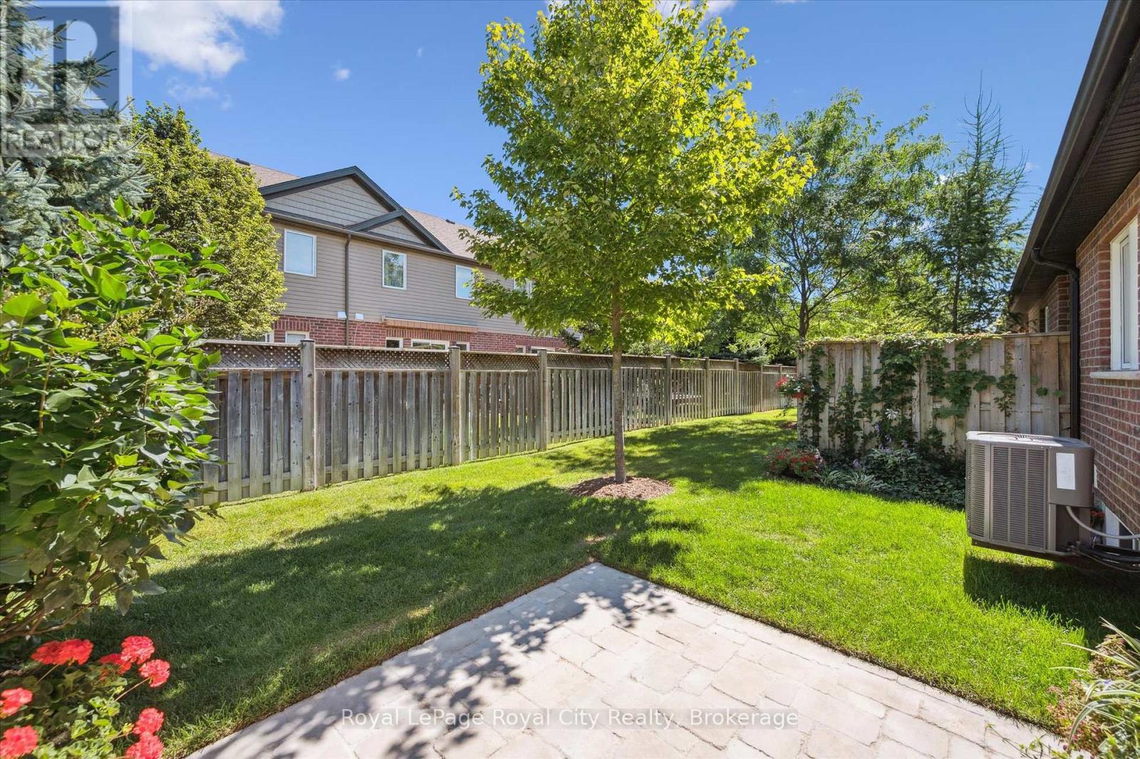 












52 ABERDEEN STREET

,
Centre Wellington (Fergus),




Ontario
N1M0C1

